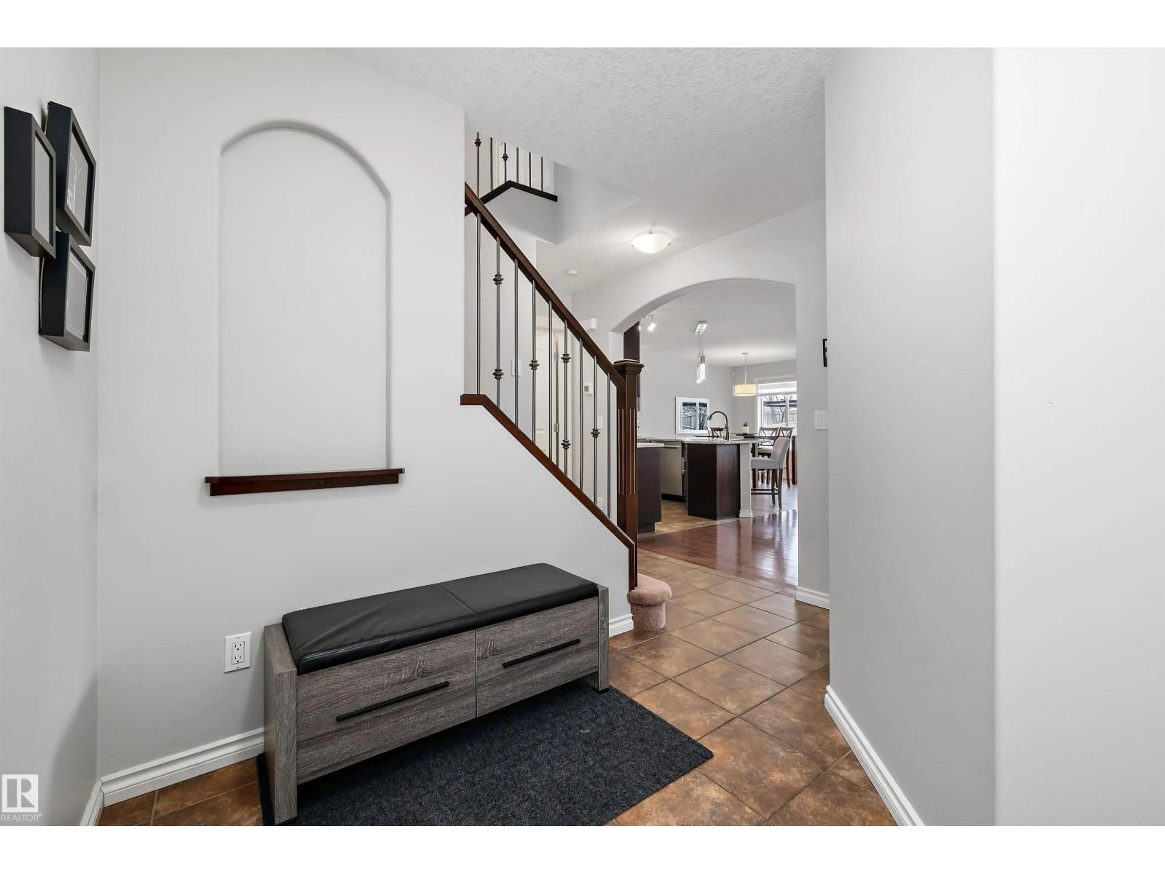 Indoor entryway for 205 MACEWAN RD, Edmonton Alberta T6W1R2