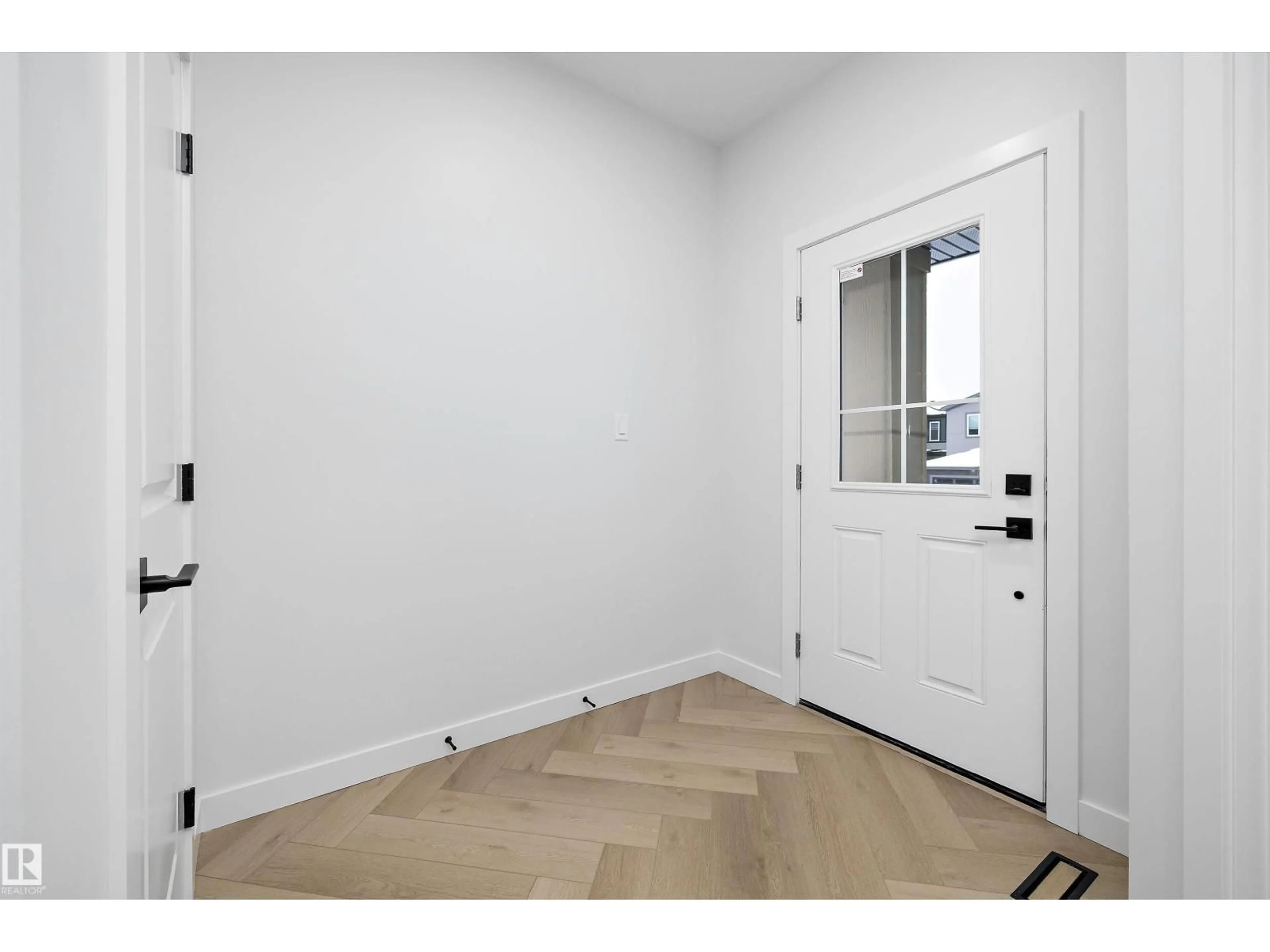 Indoor entryway for NW - 1574 SISKIN LINK, Edmonton Alberta T5S0V1