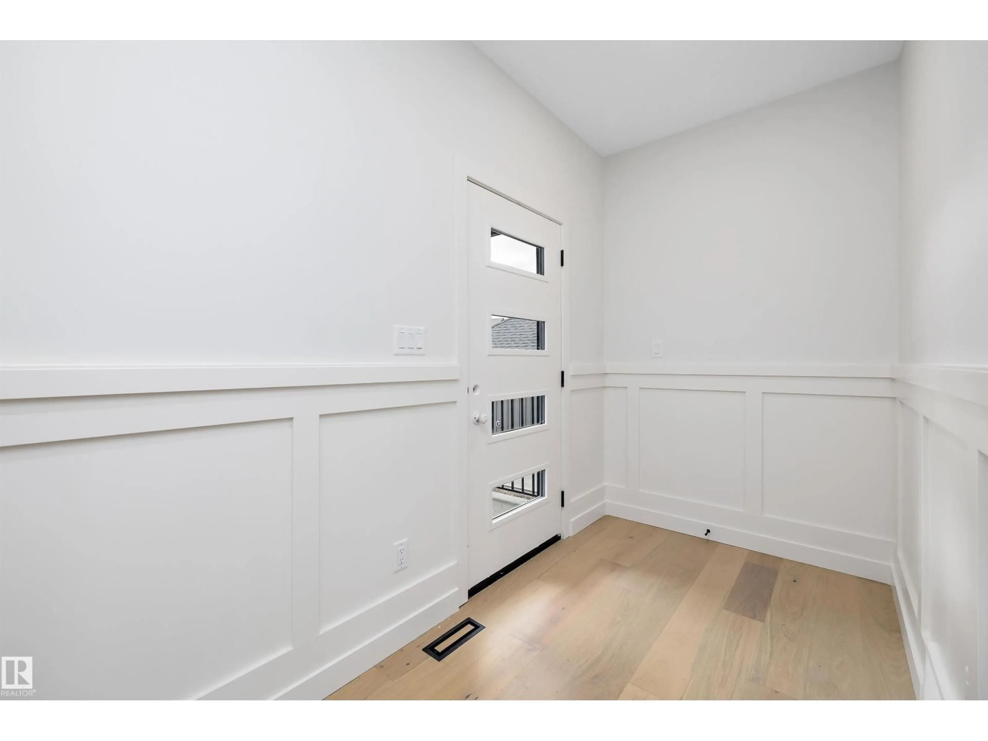 Indoor entryway for 34 CANNES CV, St. Albert Alberta T8T2C6