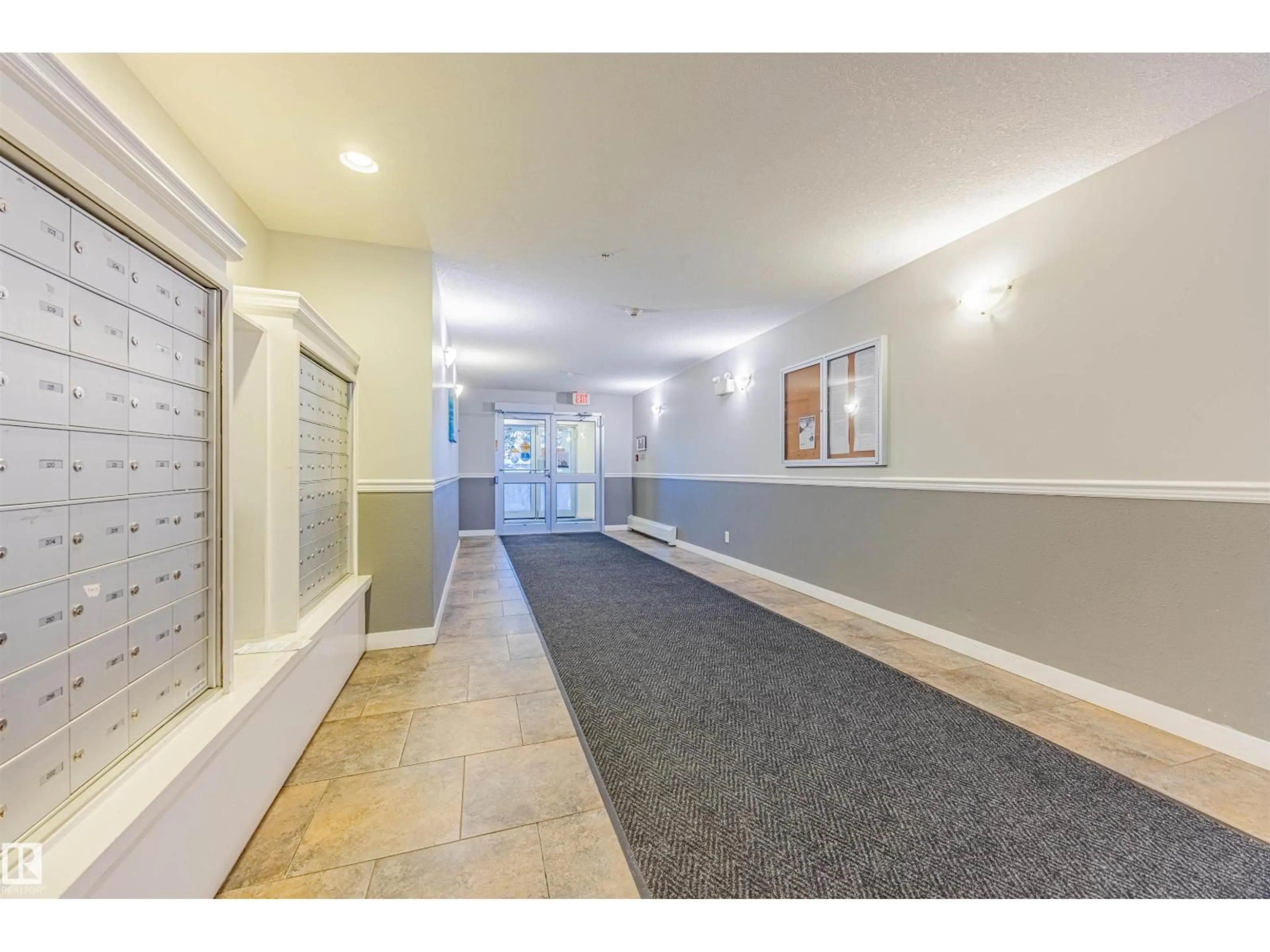 Indoor foyer for NW - 121 10523 123 ST, Edmonton Alberta T5N1N9