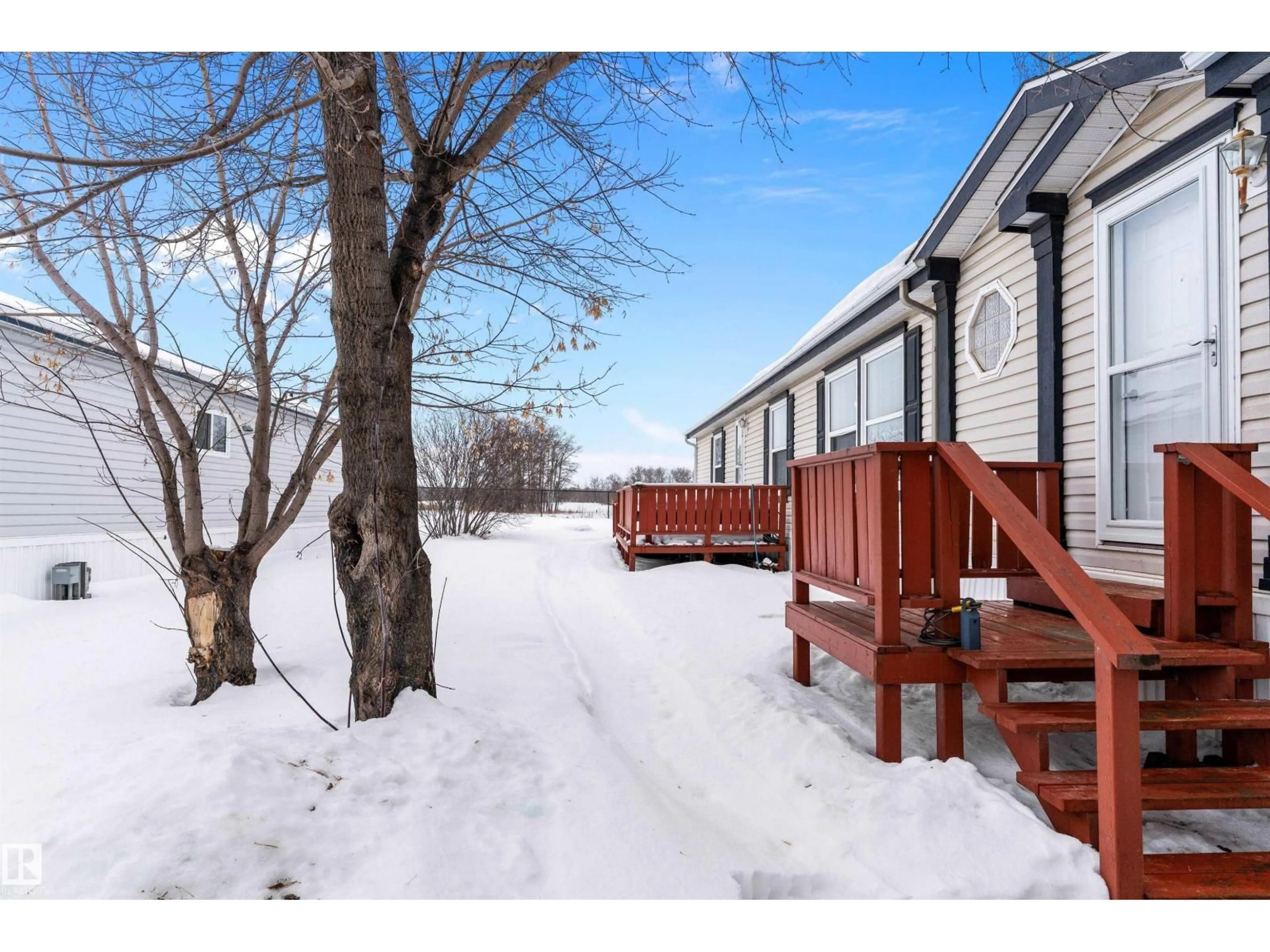 Patio, street for 3225 LAKEWOOD CL, Edmonton Alberta T5S2R8