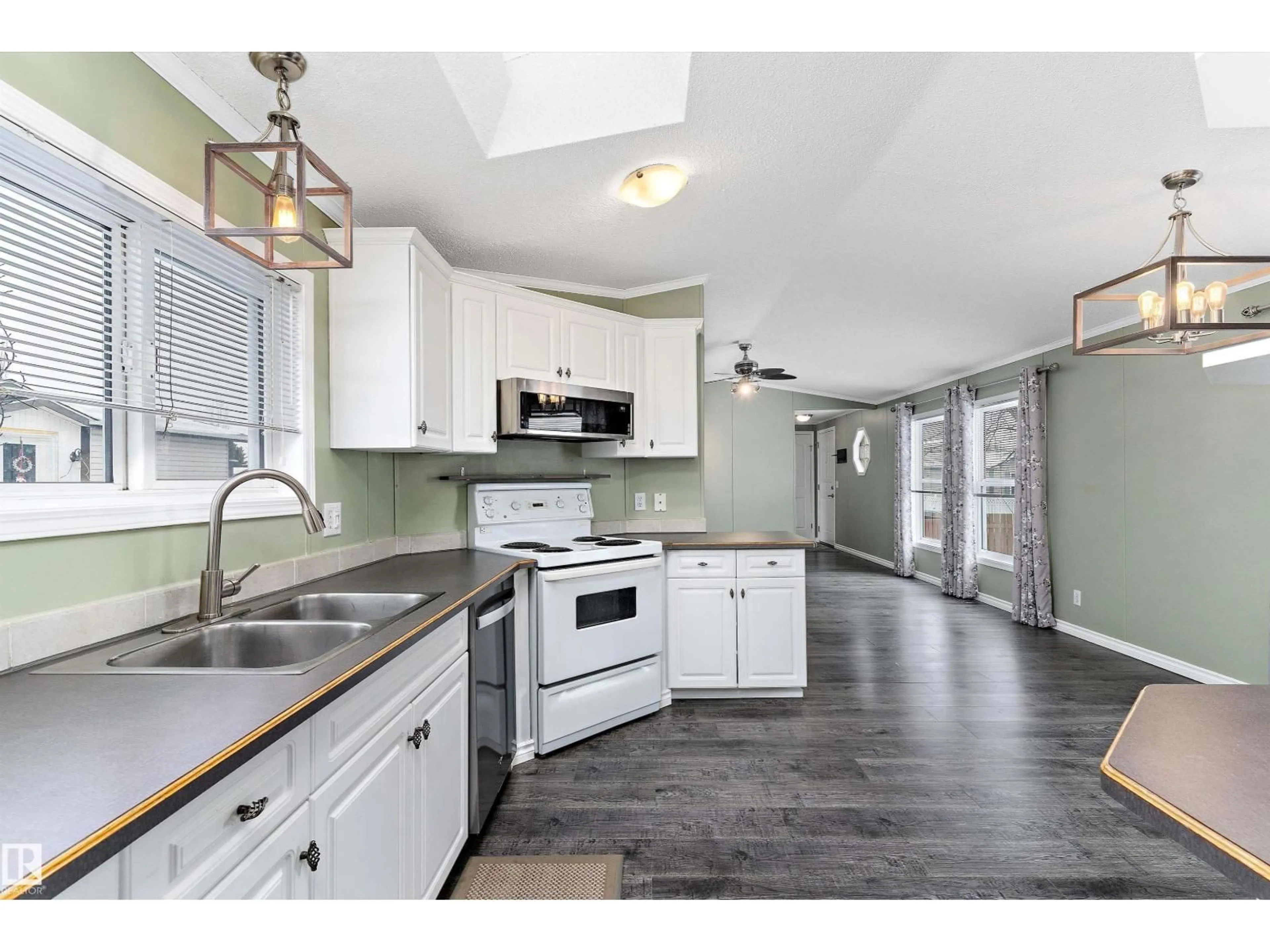 Open concept kitchen, ceramic/tile floor for 3225 LAKEWOOD CL, Edmonton Alberta T5S2R8