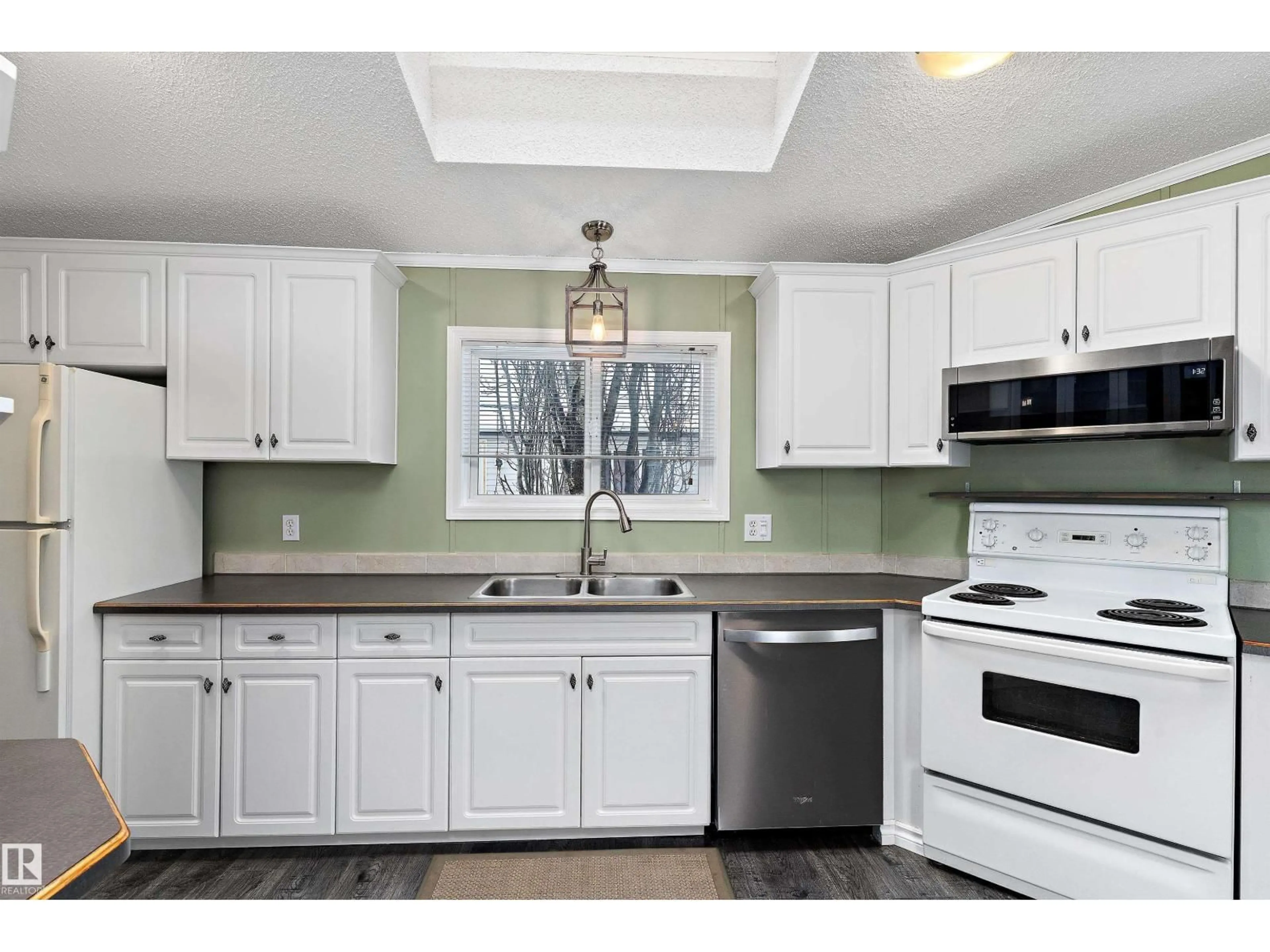 Standard kitchen, ceramic/tile floor for 3225 LAKEWOOD CL, Edmonton Alberta T5S2R8