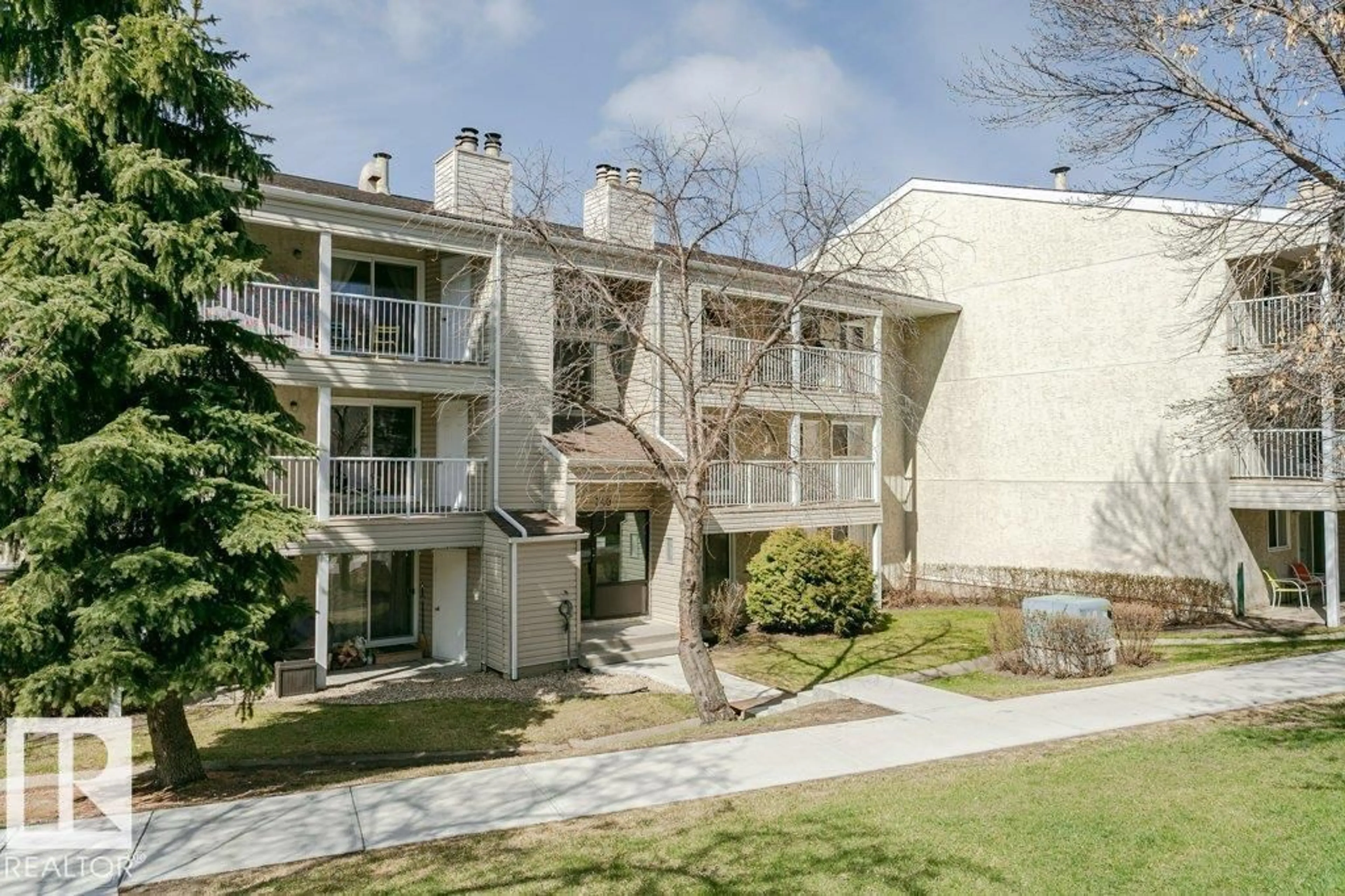 Patio, unknown for #202 - 340 WOODBRIDGE WY, Sherwood Park Alberta T8A4G3