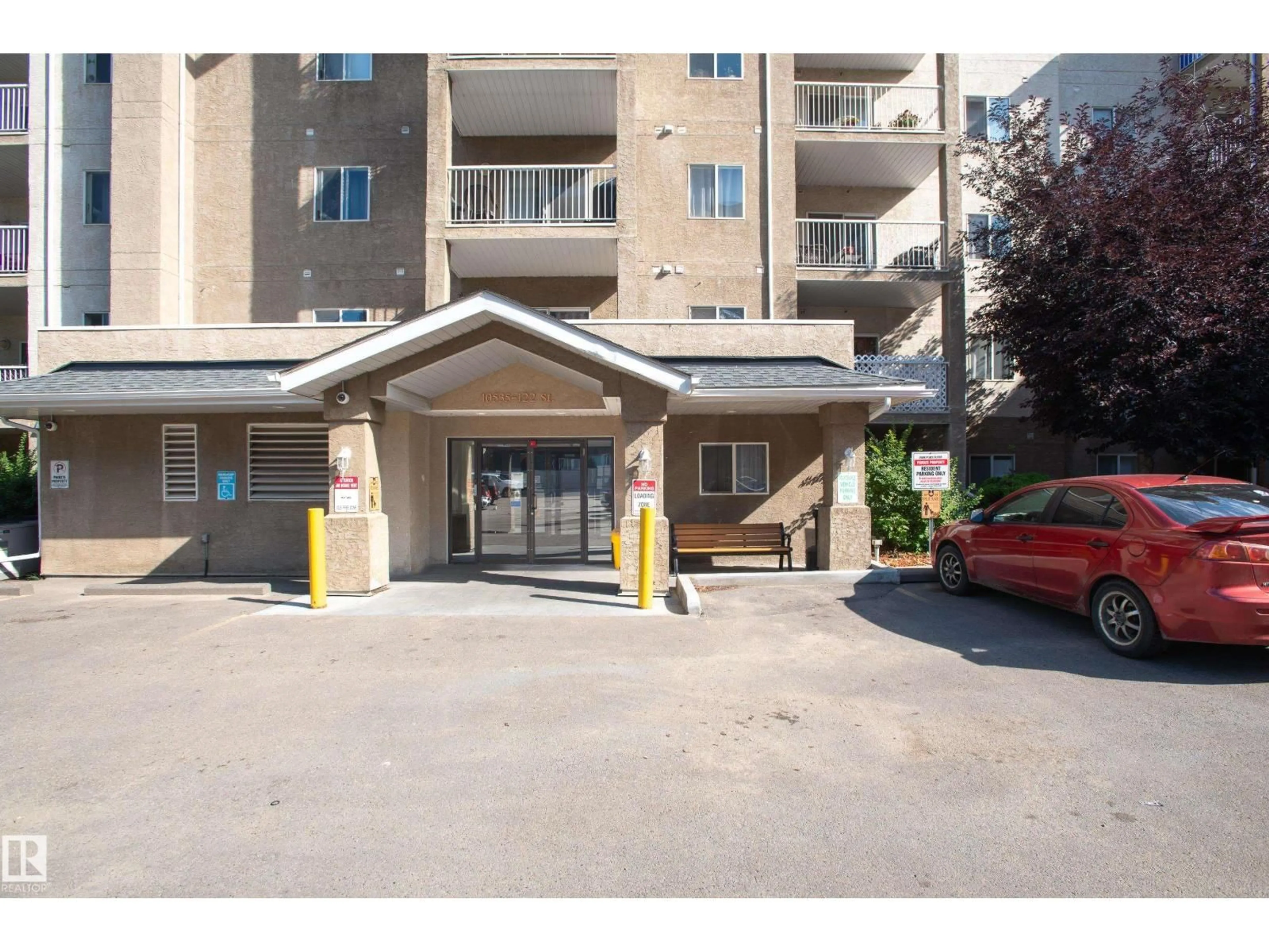 Indoor foyer for #117 - 10535 122 ST, Edmonton Alberta T5N4B7