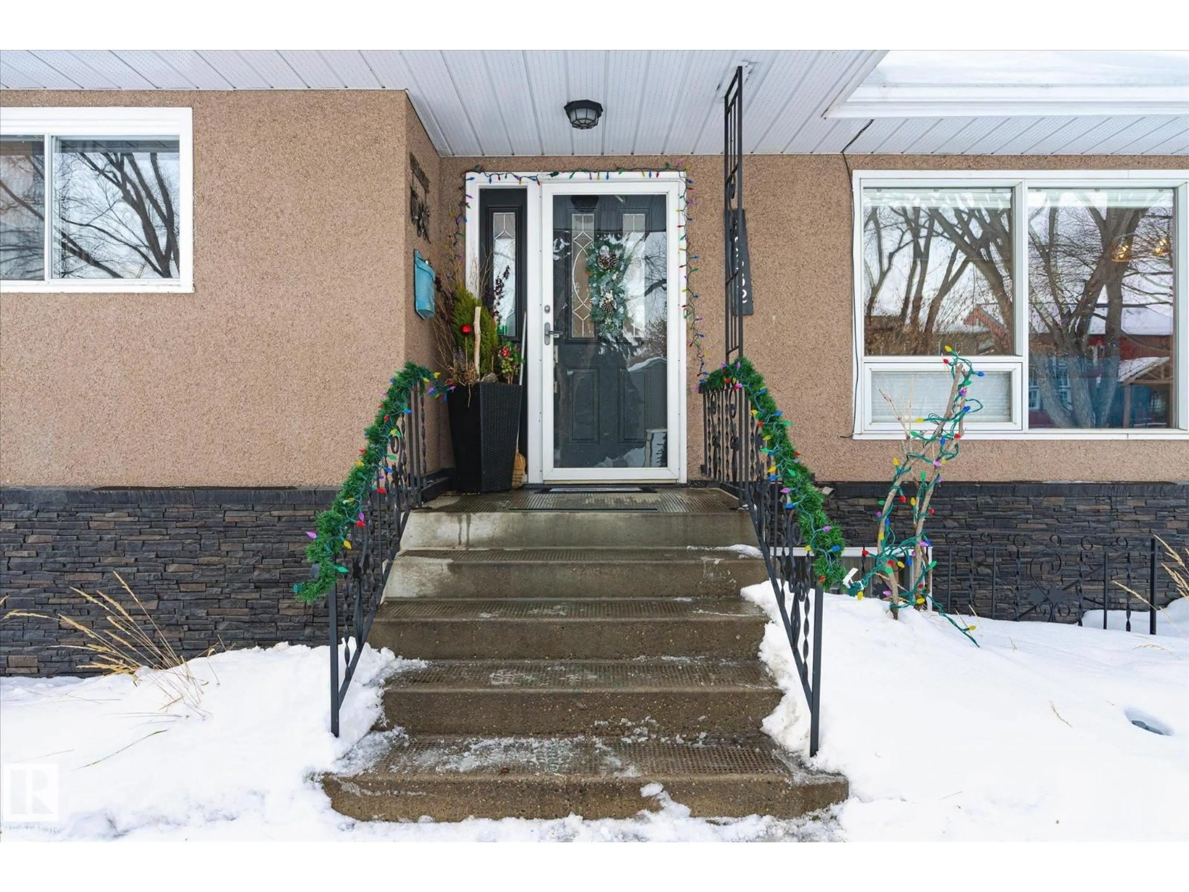 Indoor entryway for NW - 10332 78 ST, Edmonton Alberta T6A3E5