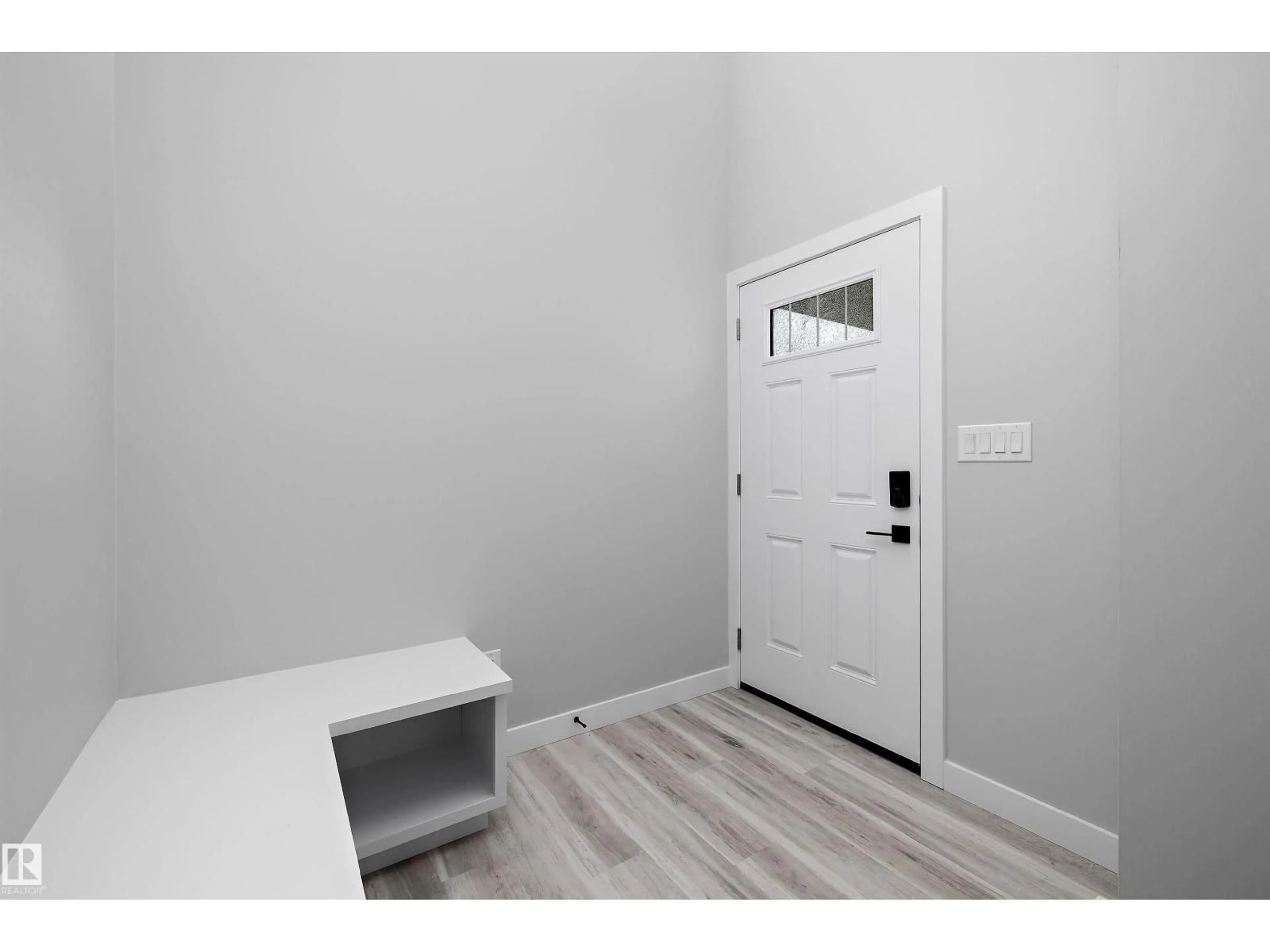 Indoor entryway for 36 MAPLE CR, Gibbons Alberta T0A1N0