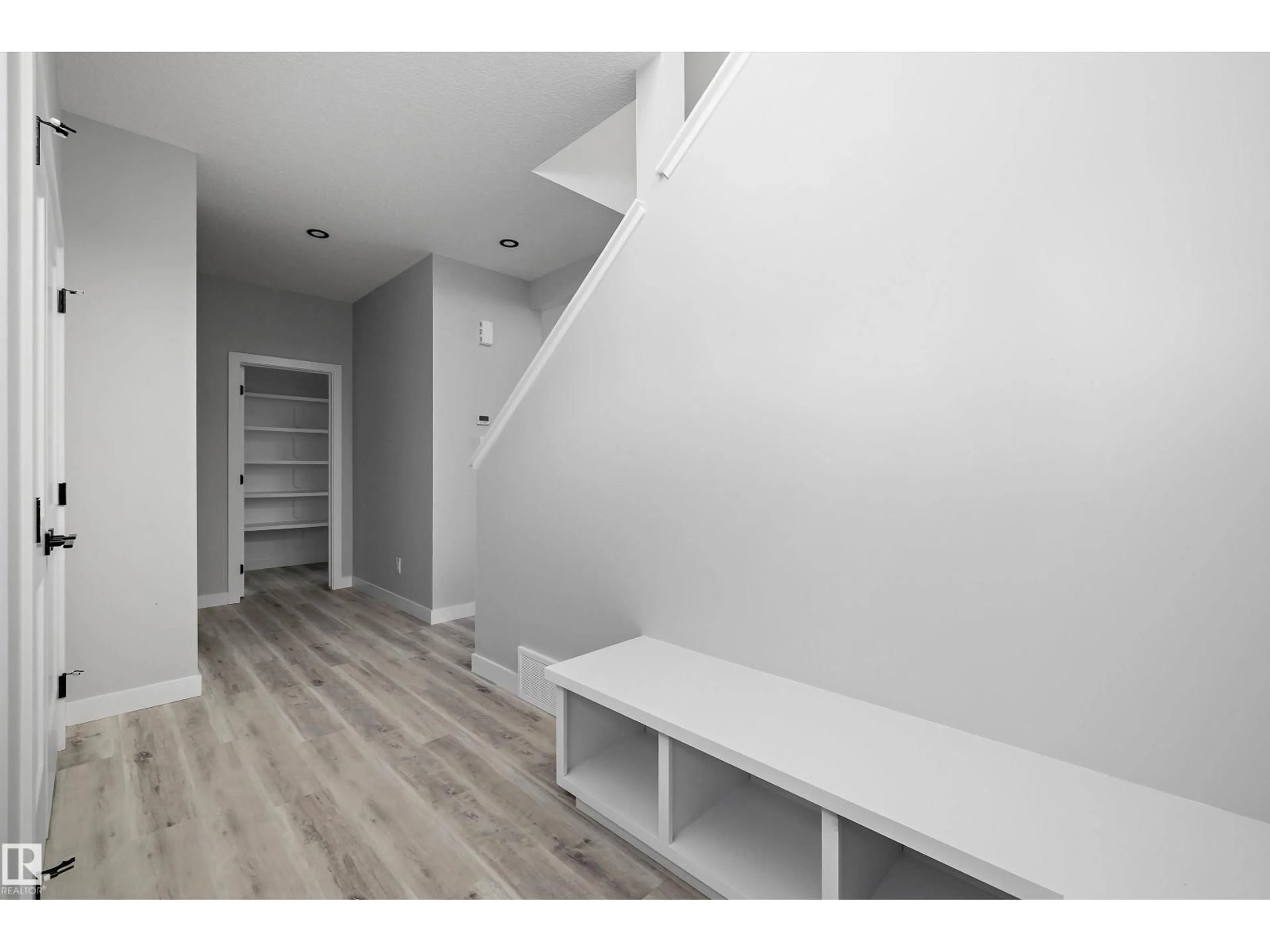 Indoor entryway for 36 MAPLE CR, Gibbons Alberta T0A1N0