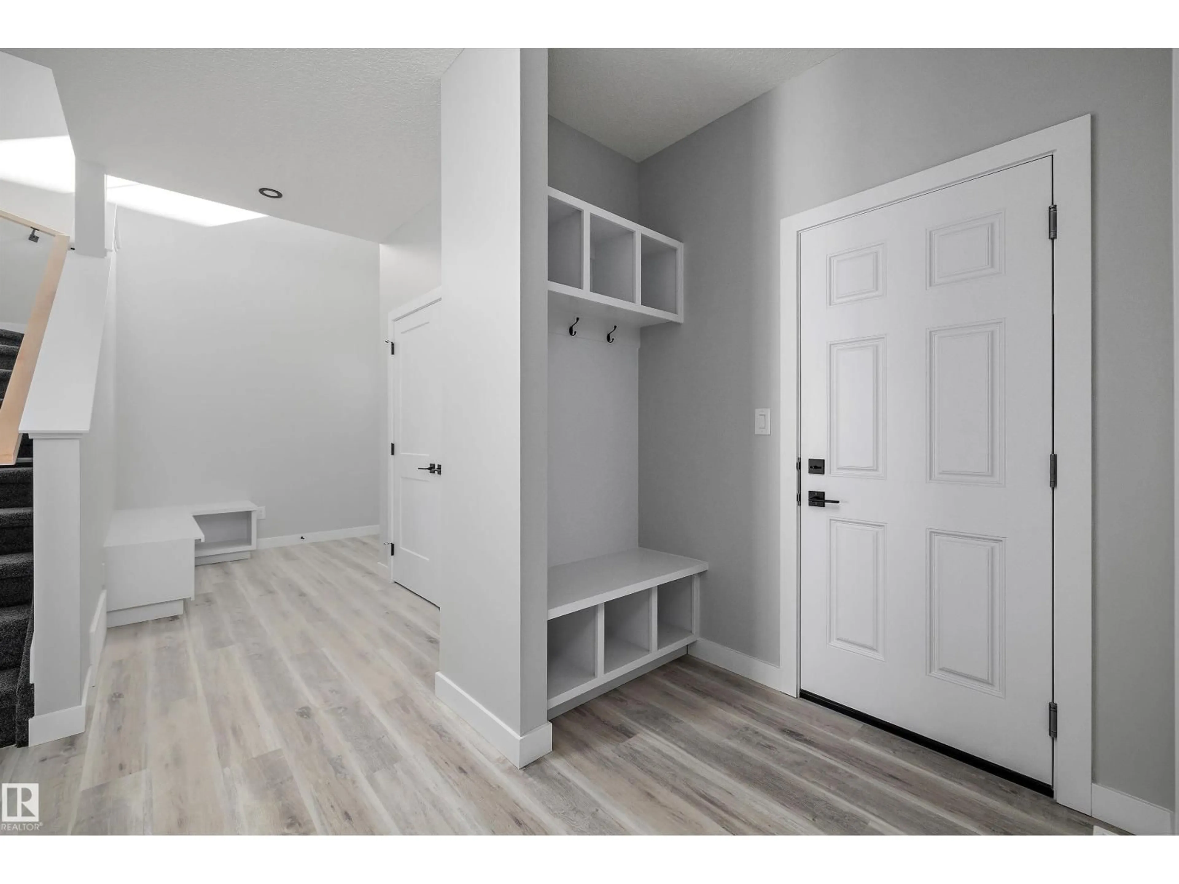 Indoor entryway for 36 MAPLE CR, Gibbons Alberta T0A1N0