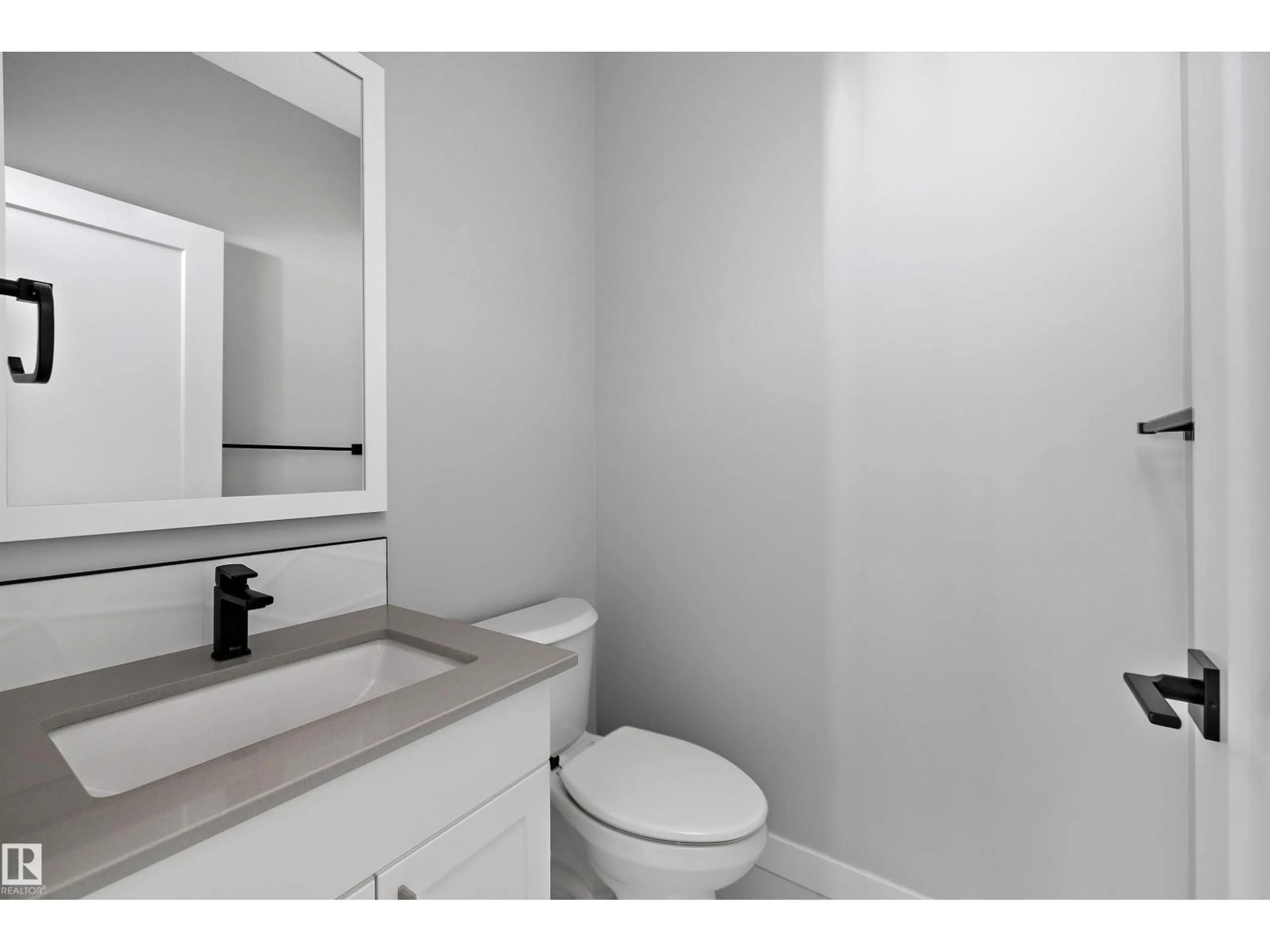 Standard bathroom, unknown for 72 MAPLE CR, Gibbons Alberta T0A1N0