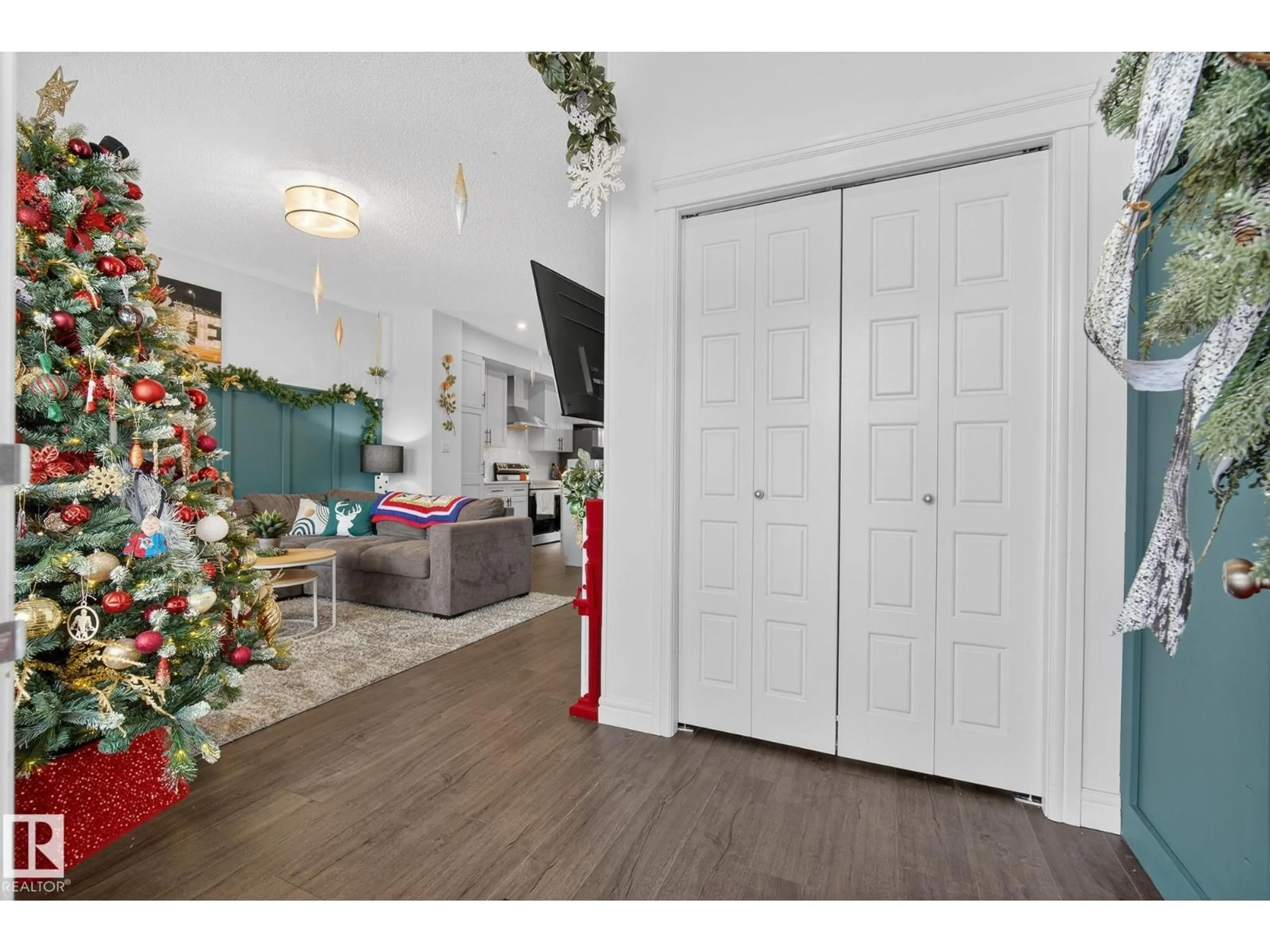 Indoor entryway for 8 DANIEL ST, Fort Saskatchewan Alberta T8L0X3