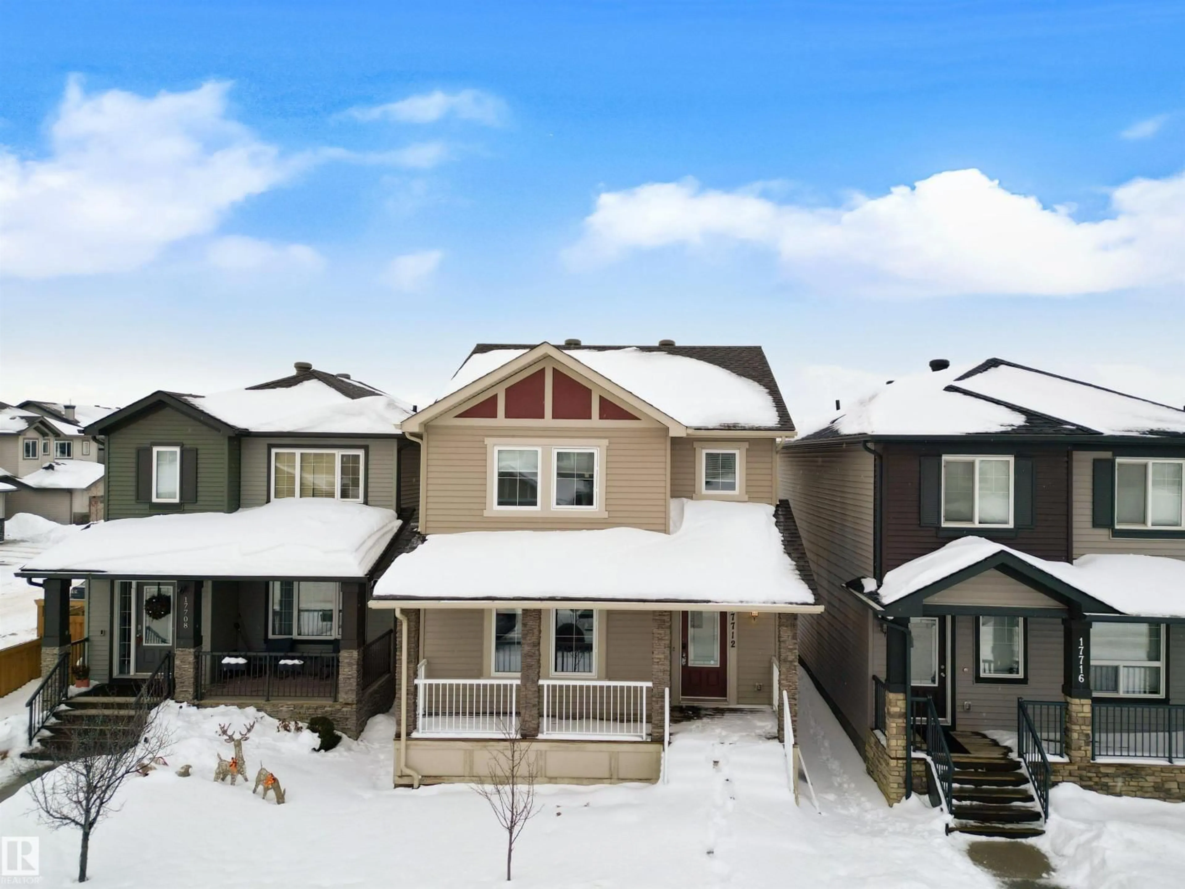 A pic from outside/outdoor area/front of a property/back of a property/a pic from drone, street for 17712 64 ST, Edmonton Alberta T5Y3X4