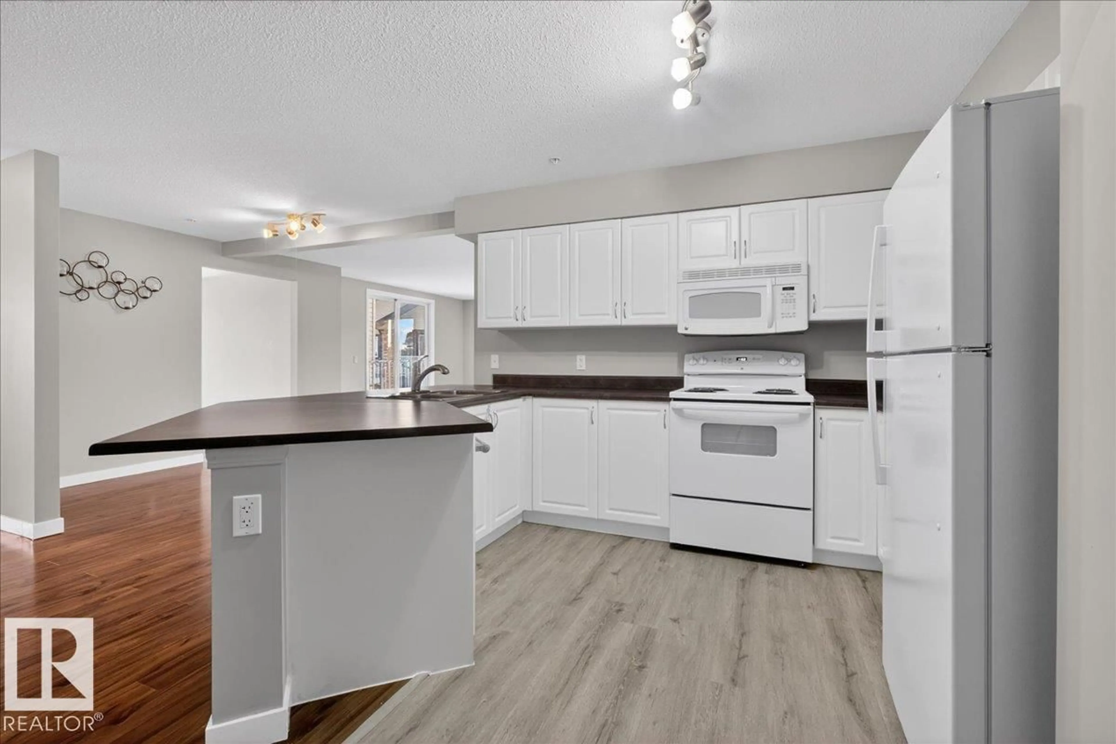 Open concept kitchen, unknown for 419 SUMMERWOOD BV, Sherwood Park Alberta T8H0C2