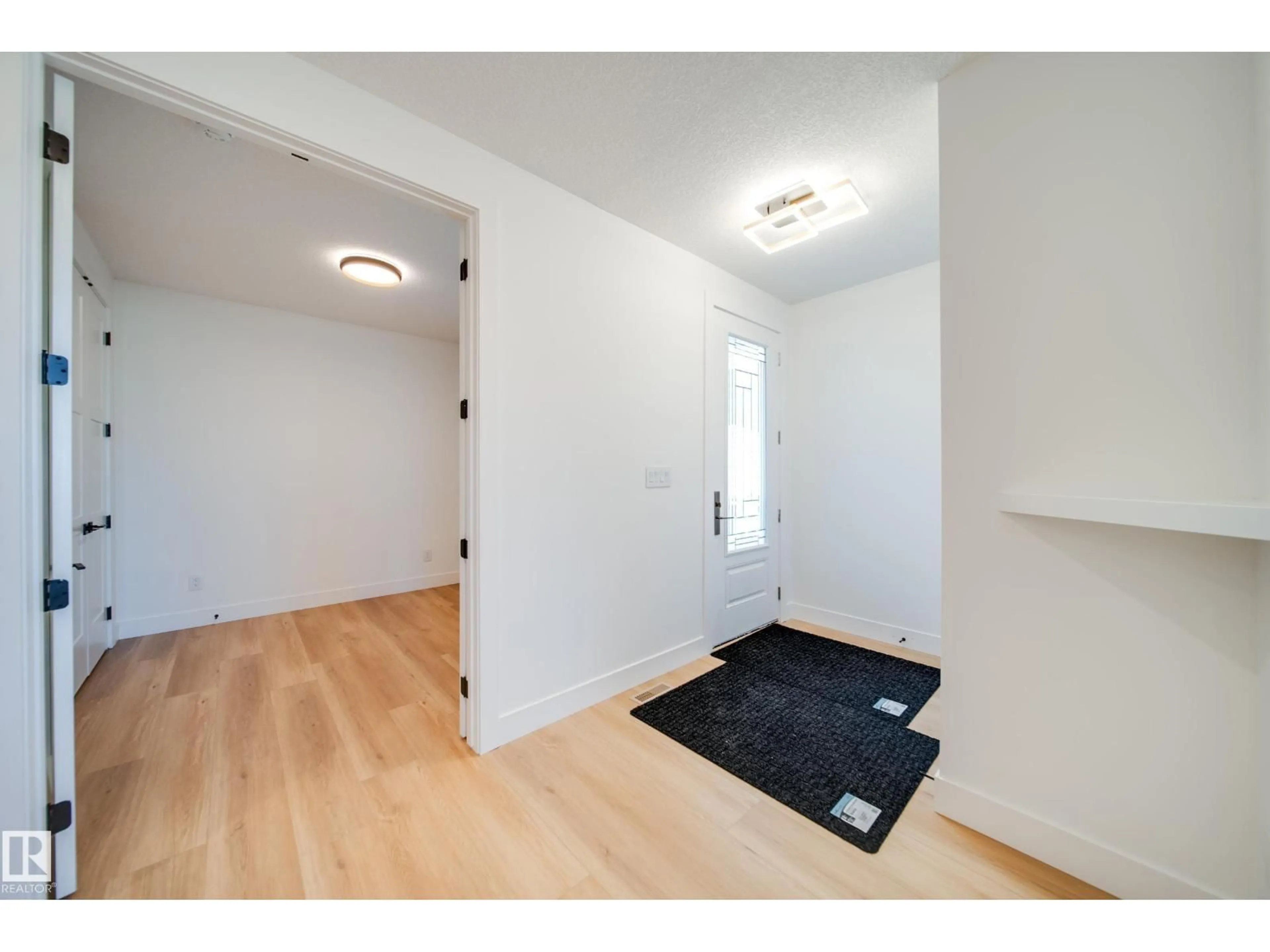 Indoor entryway for 125 STARLING WY, Fort Saskatchewan Alberta T8L1R5