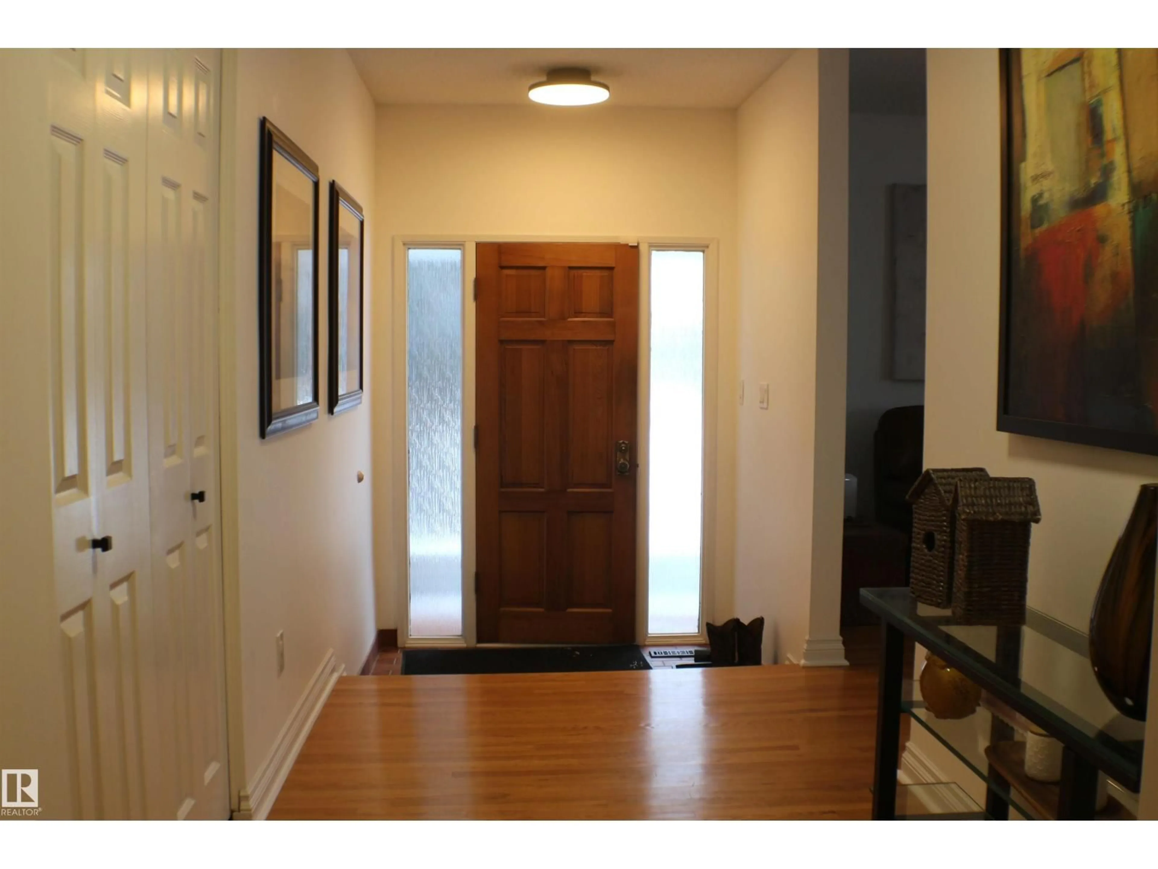 Indoor entryway for 4403 107A AV, Edmonton Alberta T6A1M7