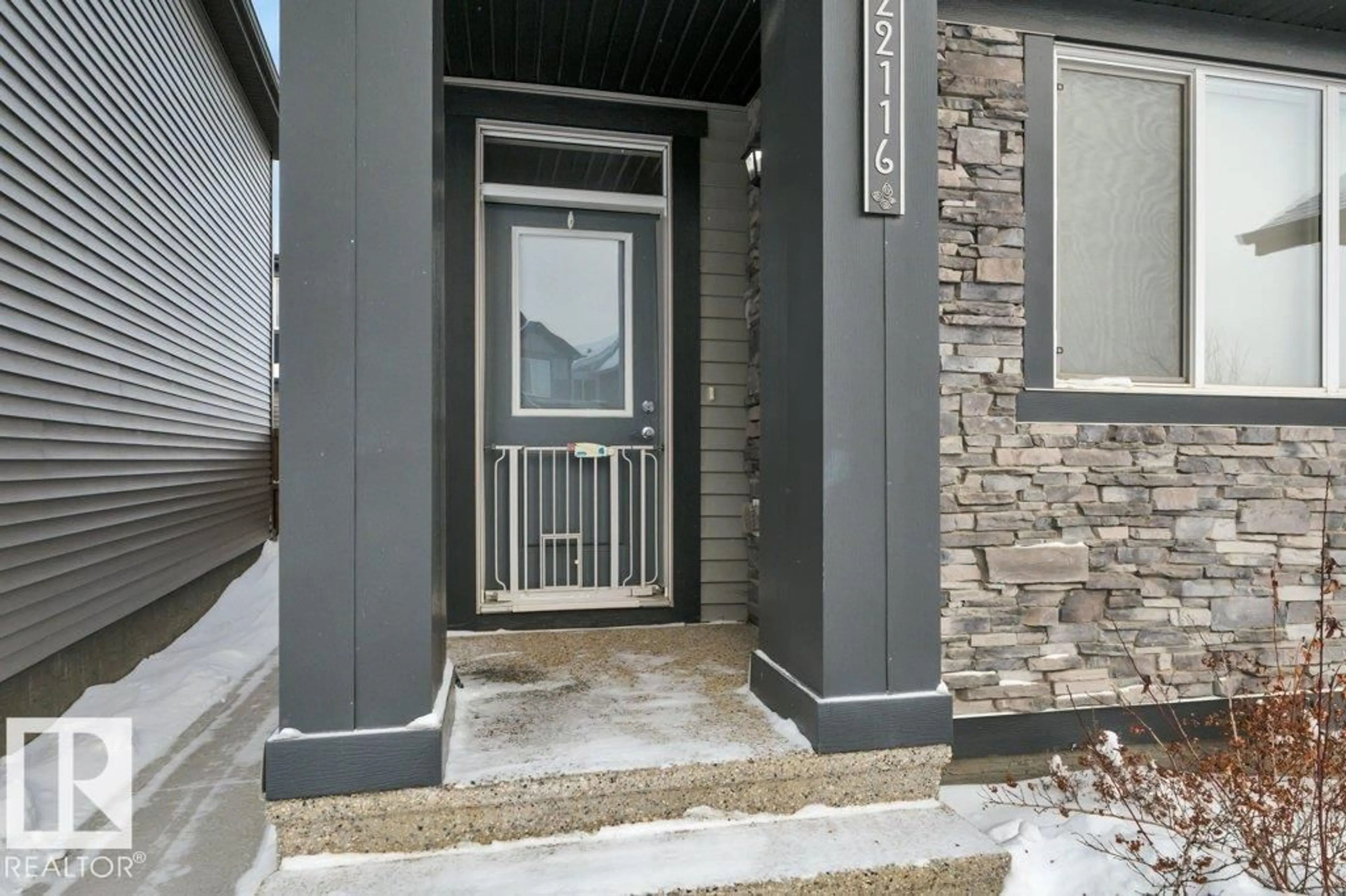 Indoor entryway for 22116 85 AV, Edmonton Alberta T5T7E4