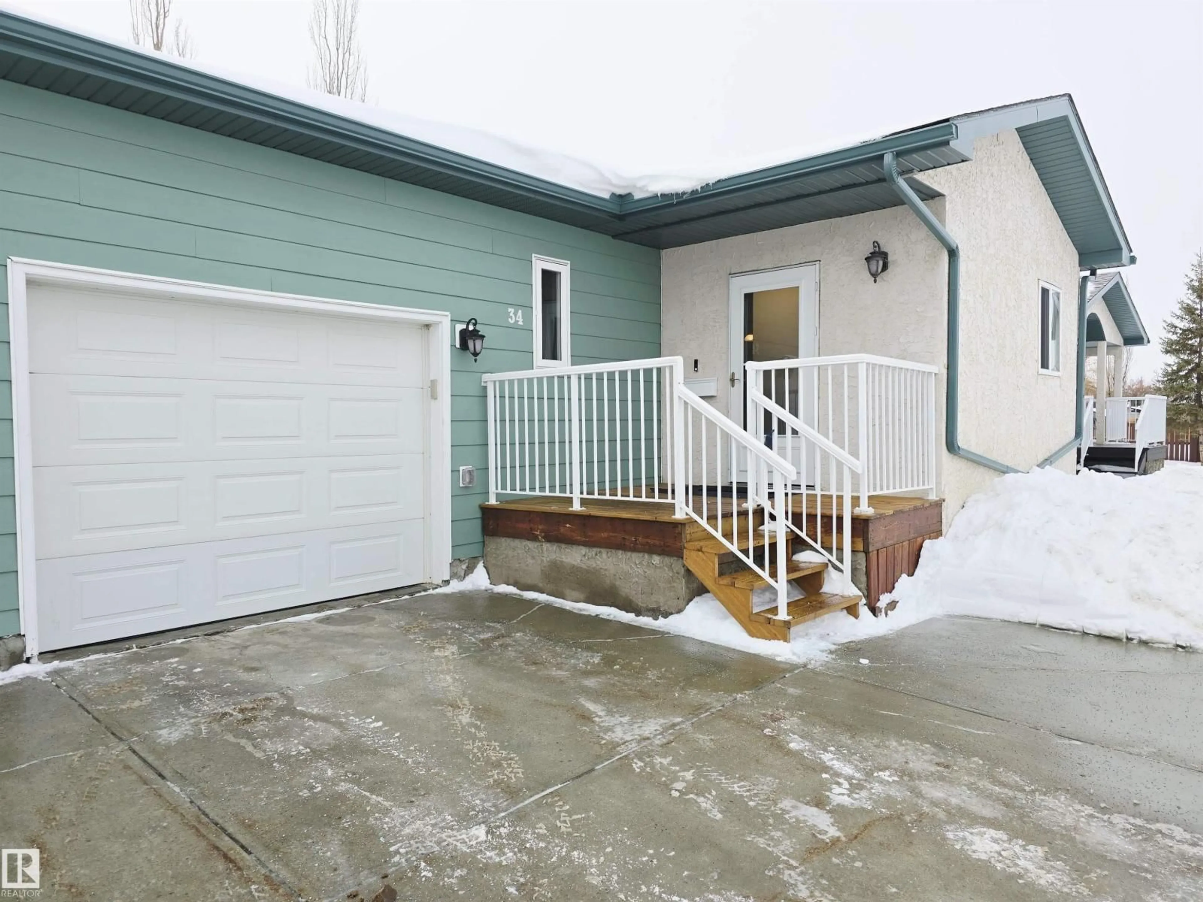Indoor garage for 3 - 34 SPRUCE RIDGE DR, Spruce Grove Alberta T7X4N3