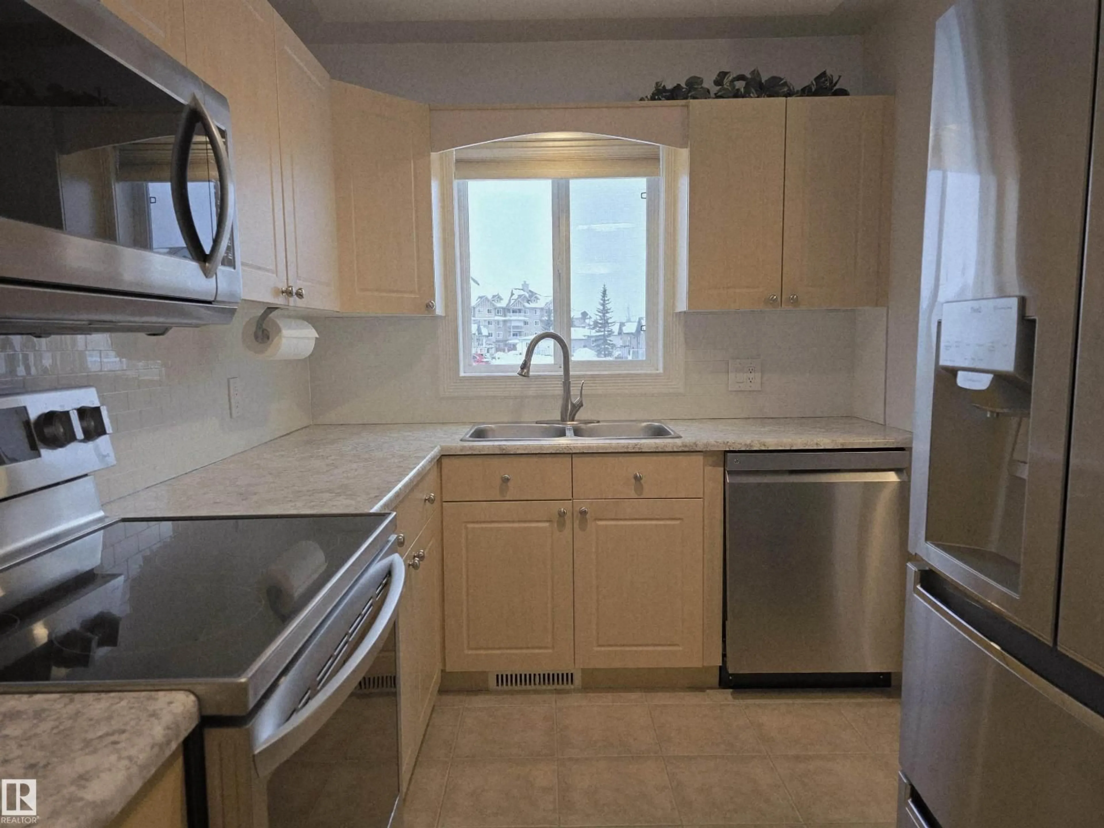 Standard kitchen, ceramic/tile floor for 3 - 34 SPRUCE RIDGE DR, Spruce Grove Alberta T7X4N3