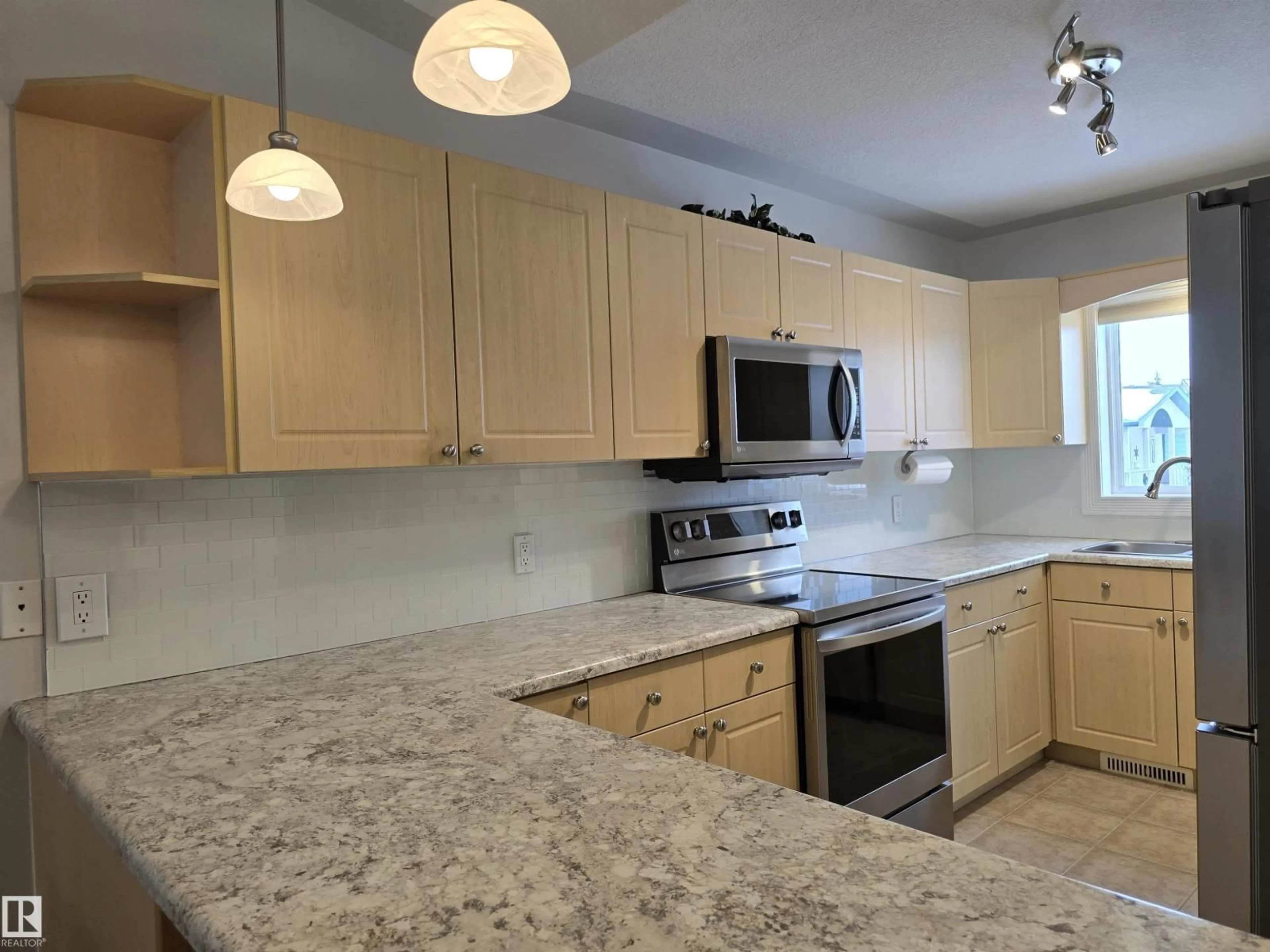 Standard kitchen, unknown for 3 - 34 SPRUCE RIDGE DR, Spruce Grove Alberta T7X4N3