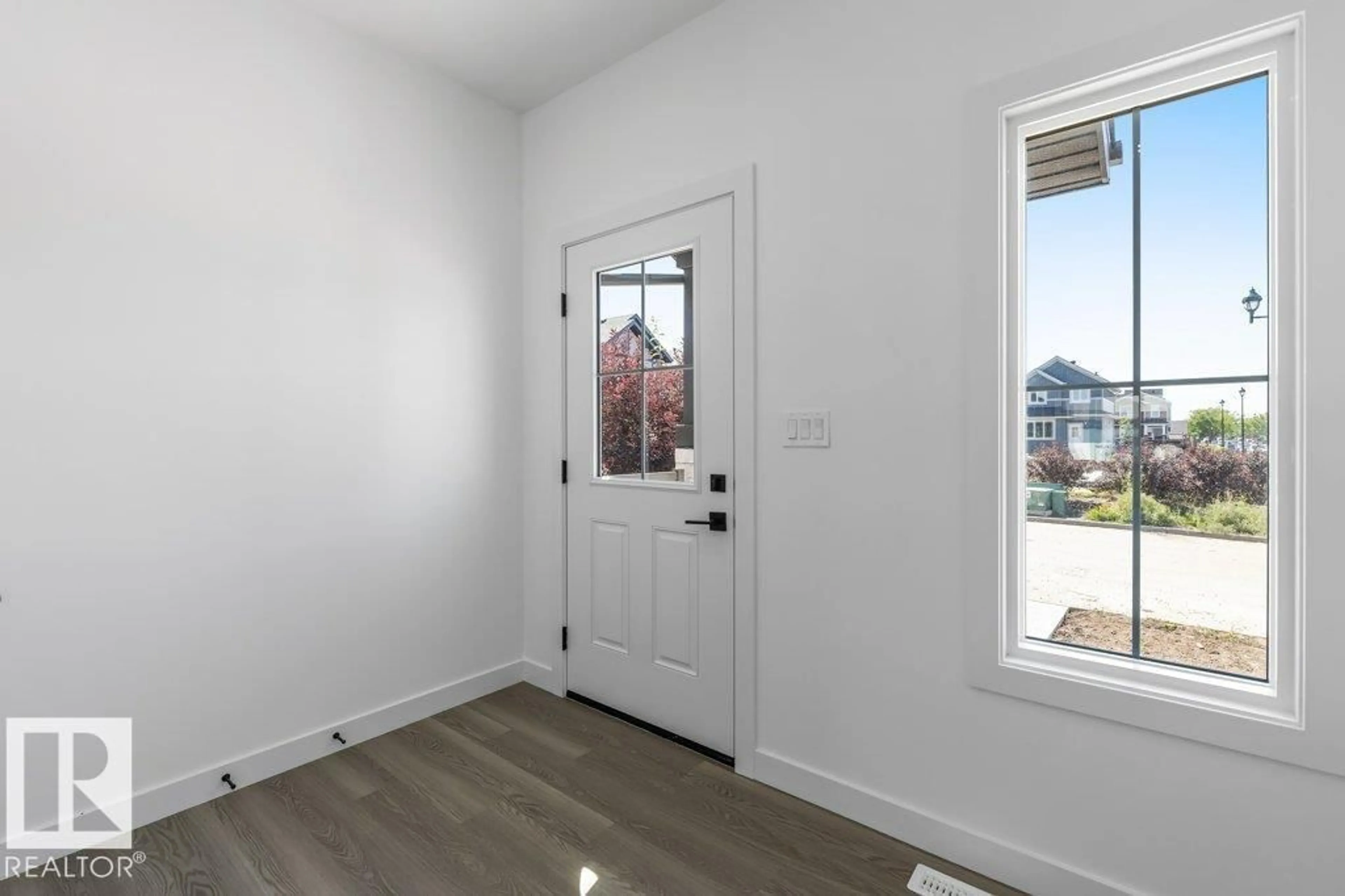 Indoor entryway for 9824 106 AV, Morinville Alberta T8R2P1