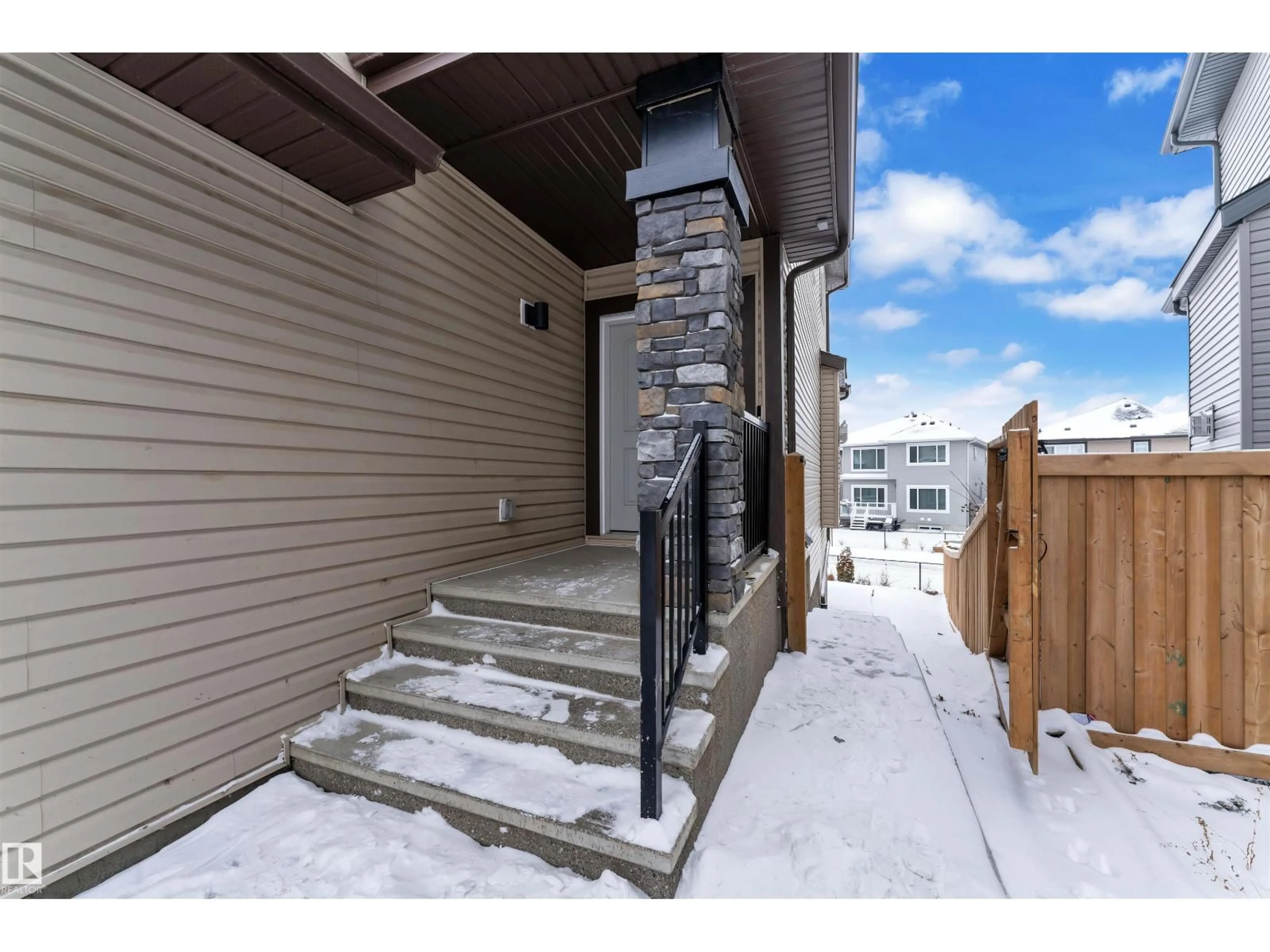 Patio, street for 4231 CHARLES CL, Edmonton Alberta T6W0Z5