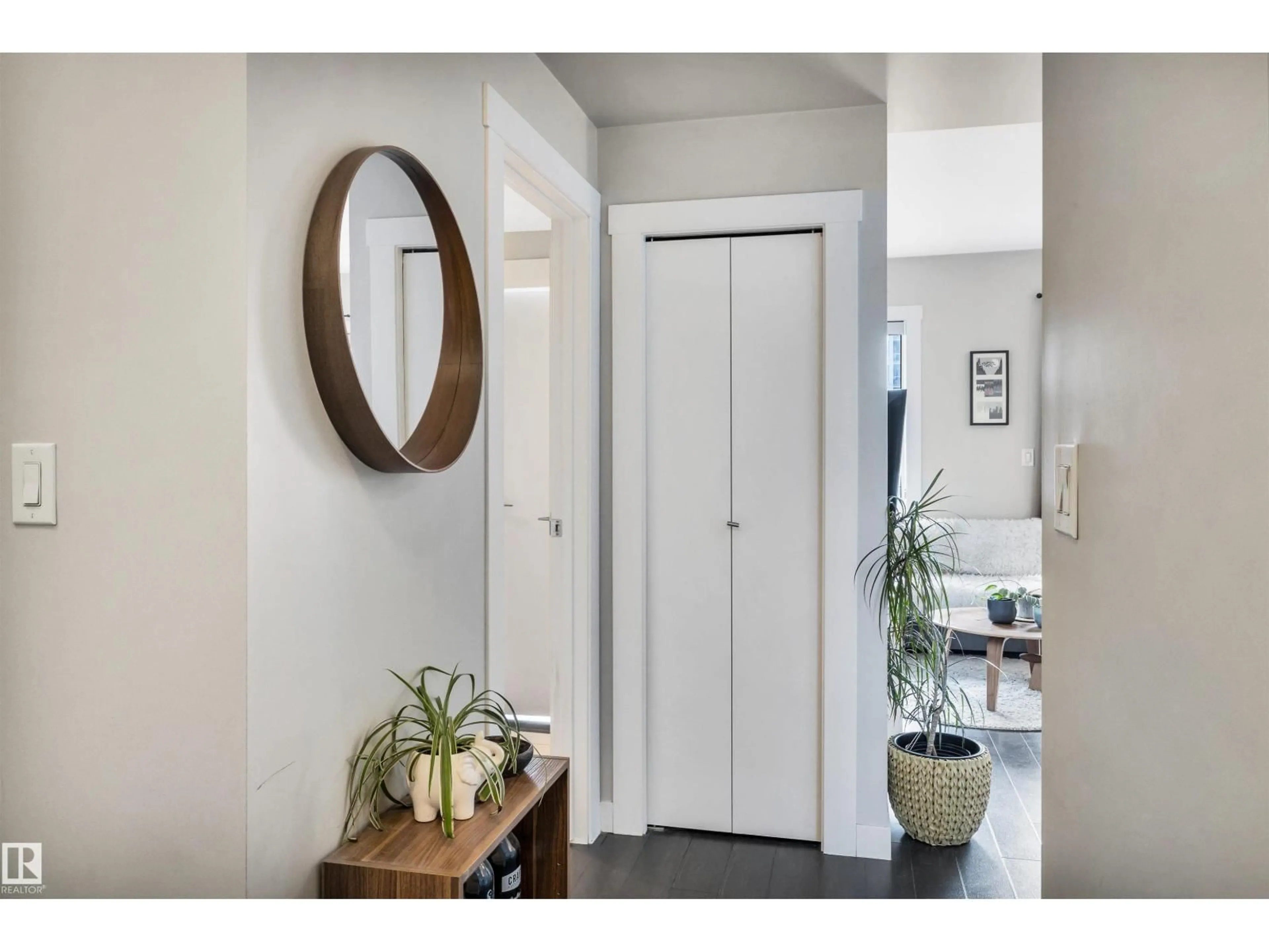 Indoor entryway for 2503 10410 102 AV NW, Edmonton Alberta T5J0E9