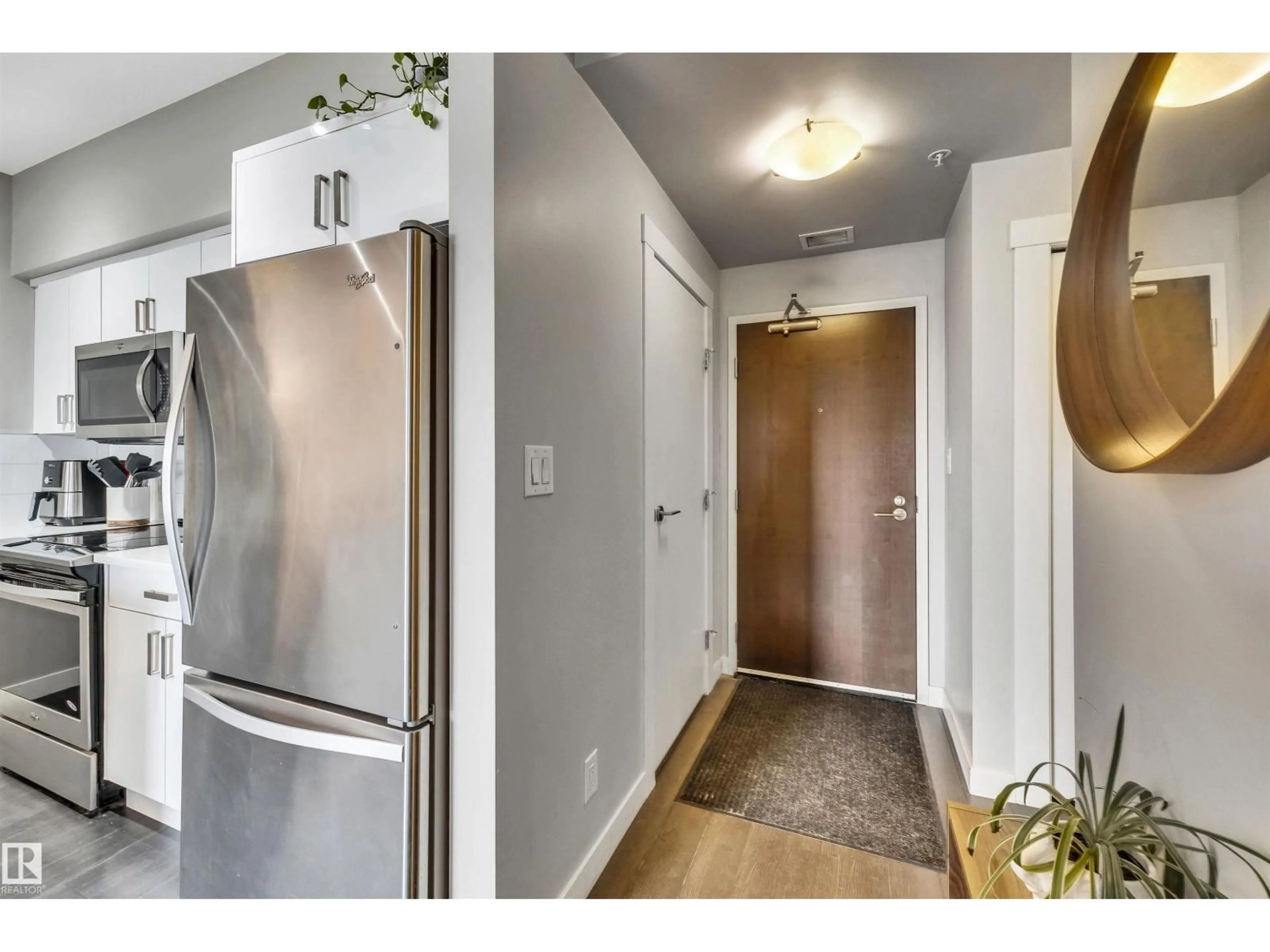 Indoor entryway for 2503 10410 102 AV NW, Edmonton Alberta T5J0E9