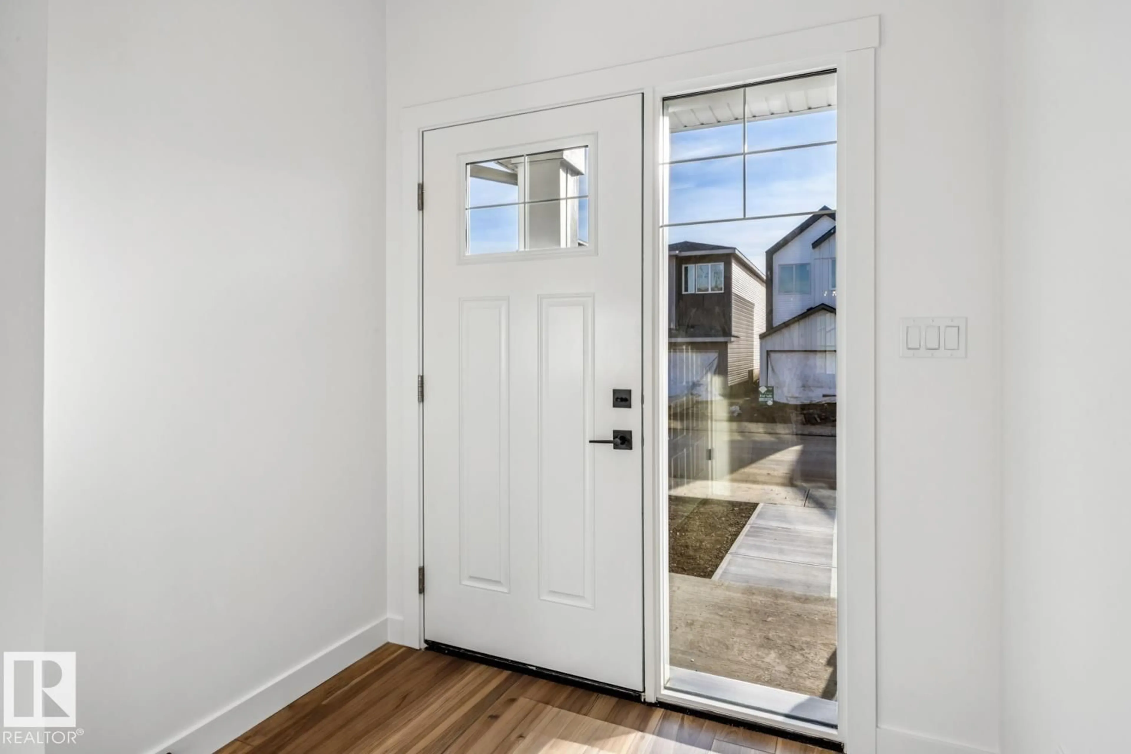 Indoor entryway for 18936 28 AV, Edmonton Alberta T6M1M1