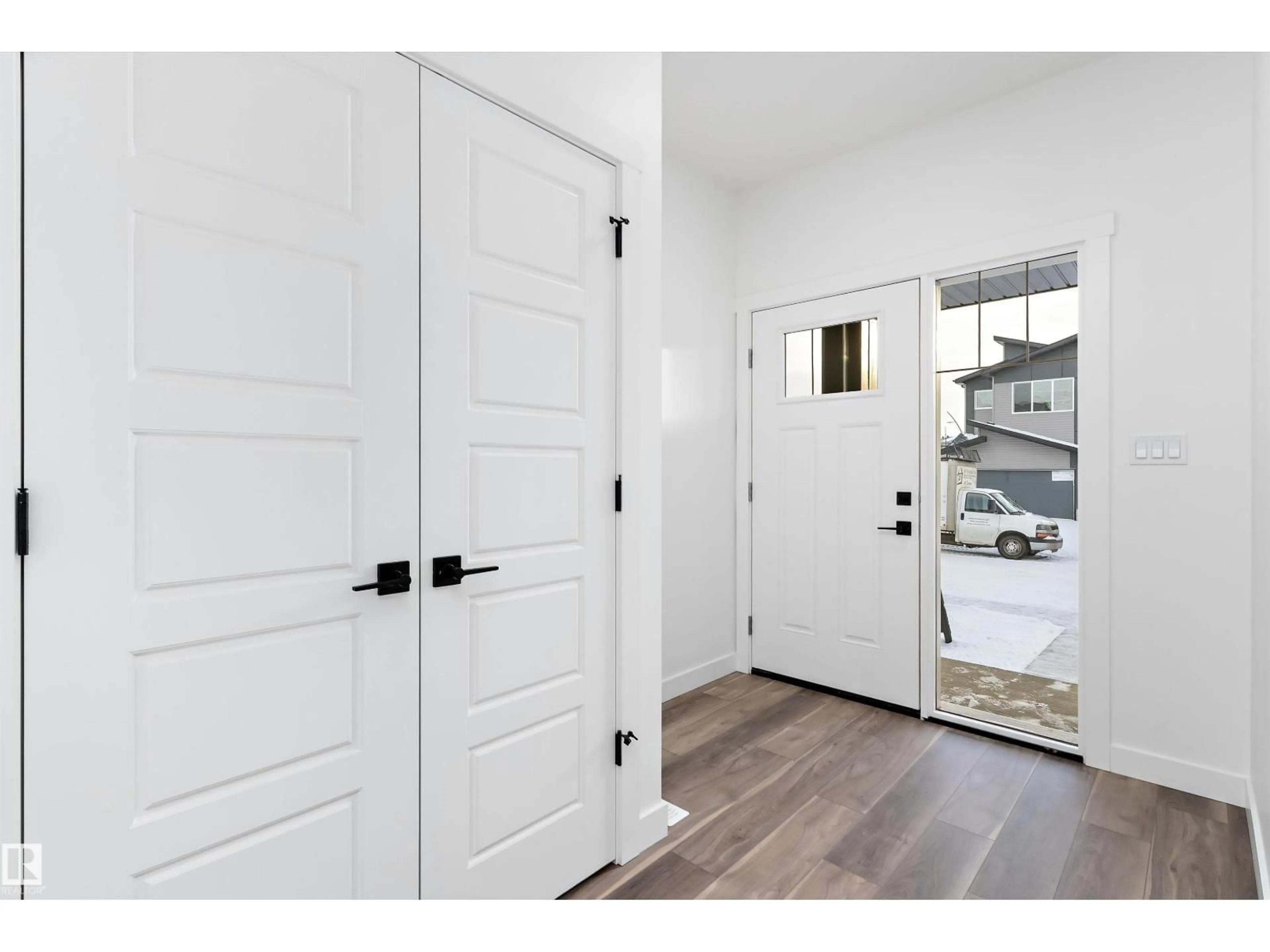 Indoor entryway for 18920 28 AV, Edmonton Alberta T6M3H9