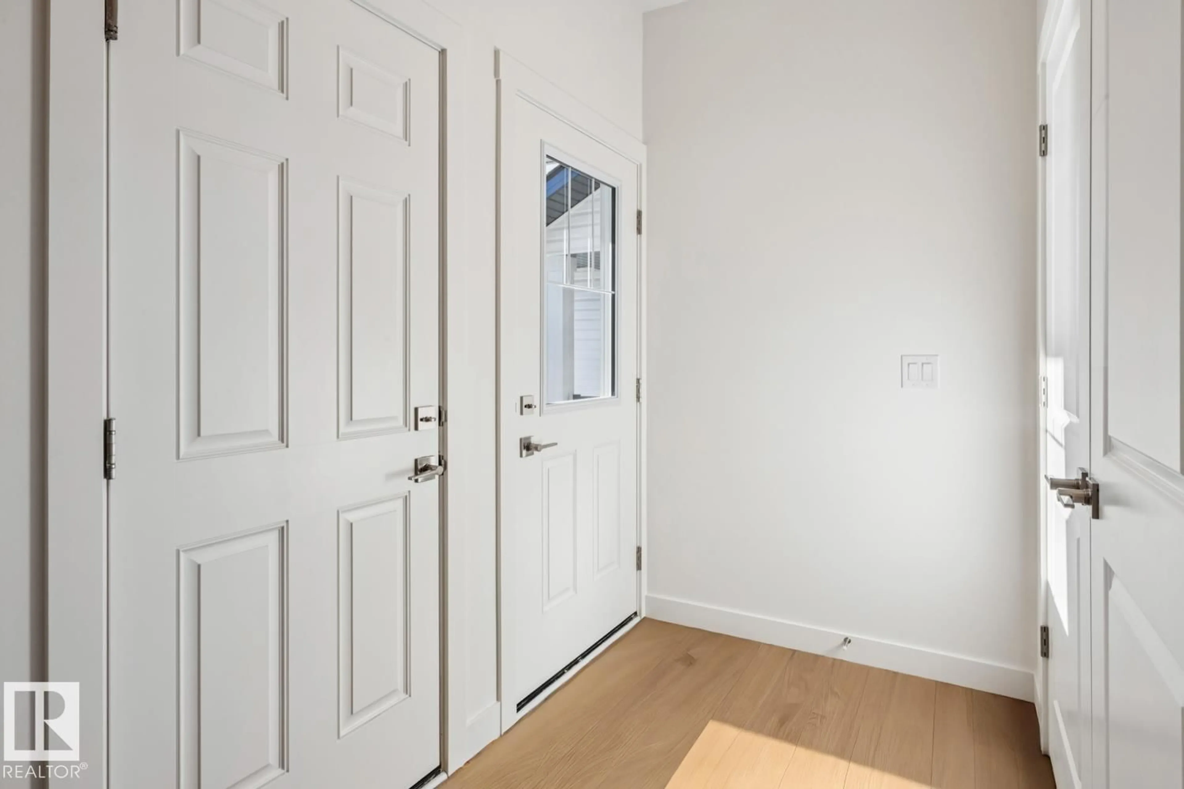 Indoor entryway for 1144 SOUTH CREEK WD, Stony Plain Alberta T7Z0M1