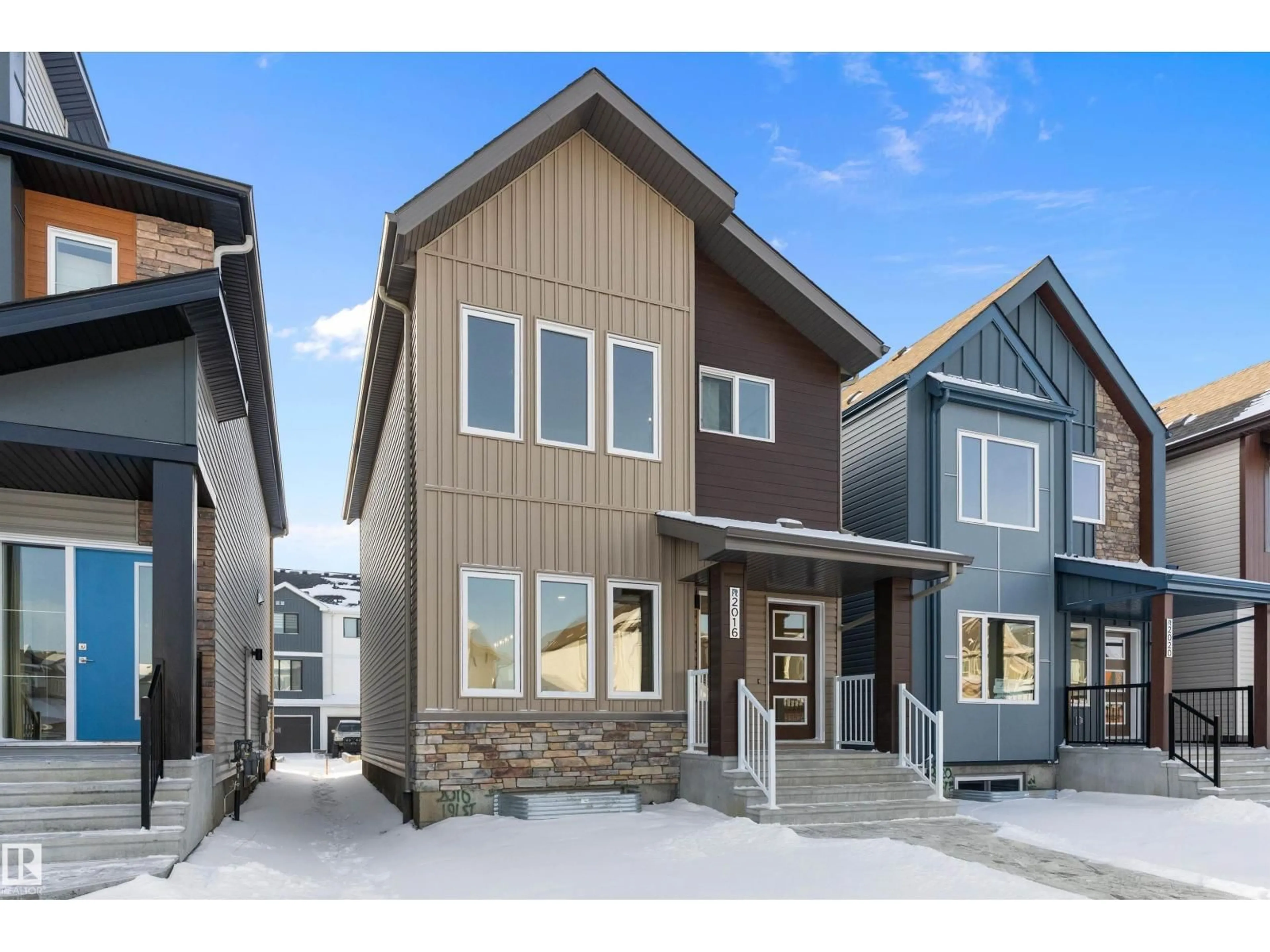 Home with vinyl exterior material, street for NW - 2016 191 ST, Edmonton Alberta T6M3E8