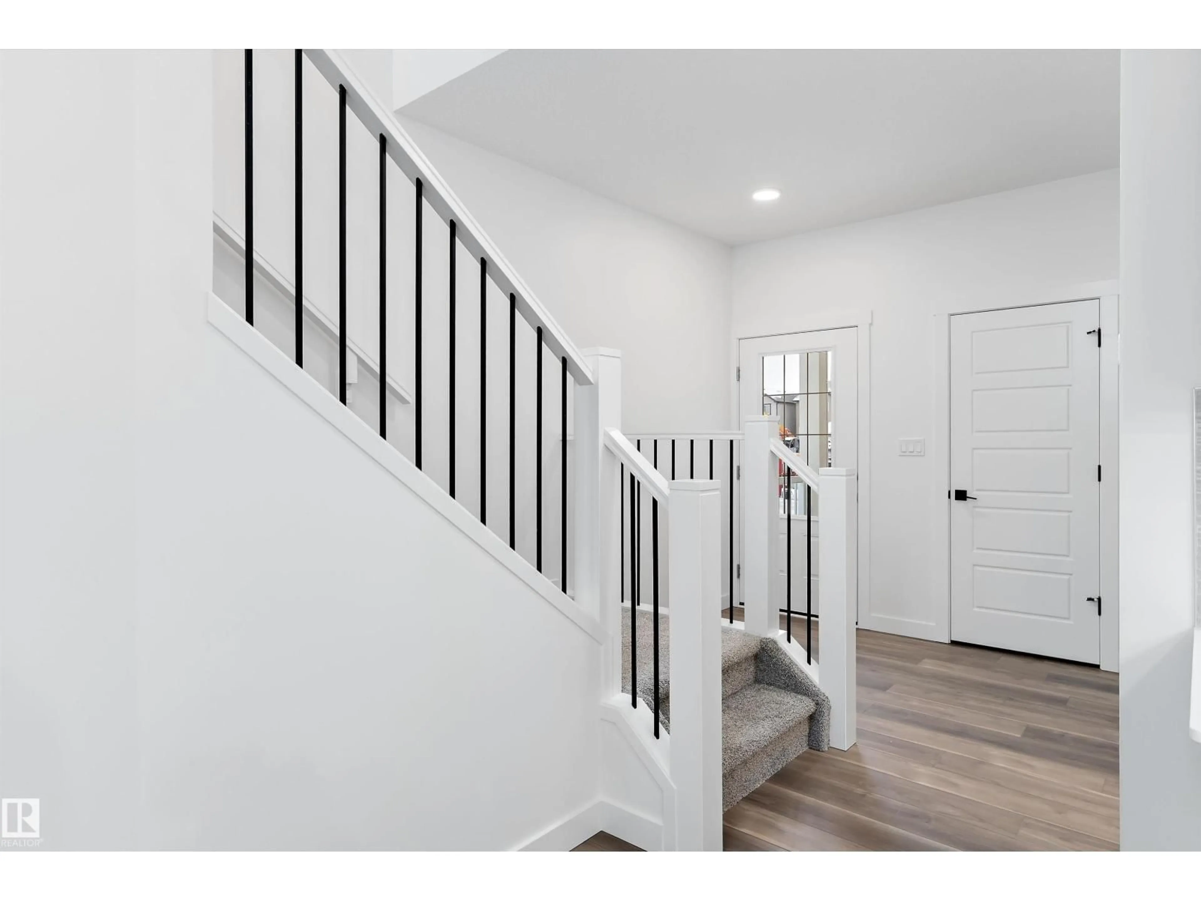 Stairs for 20704 43 AV, Edmonton Alberta T6M3E4