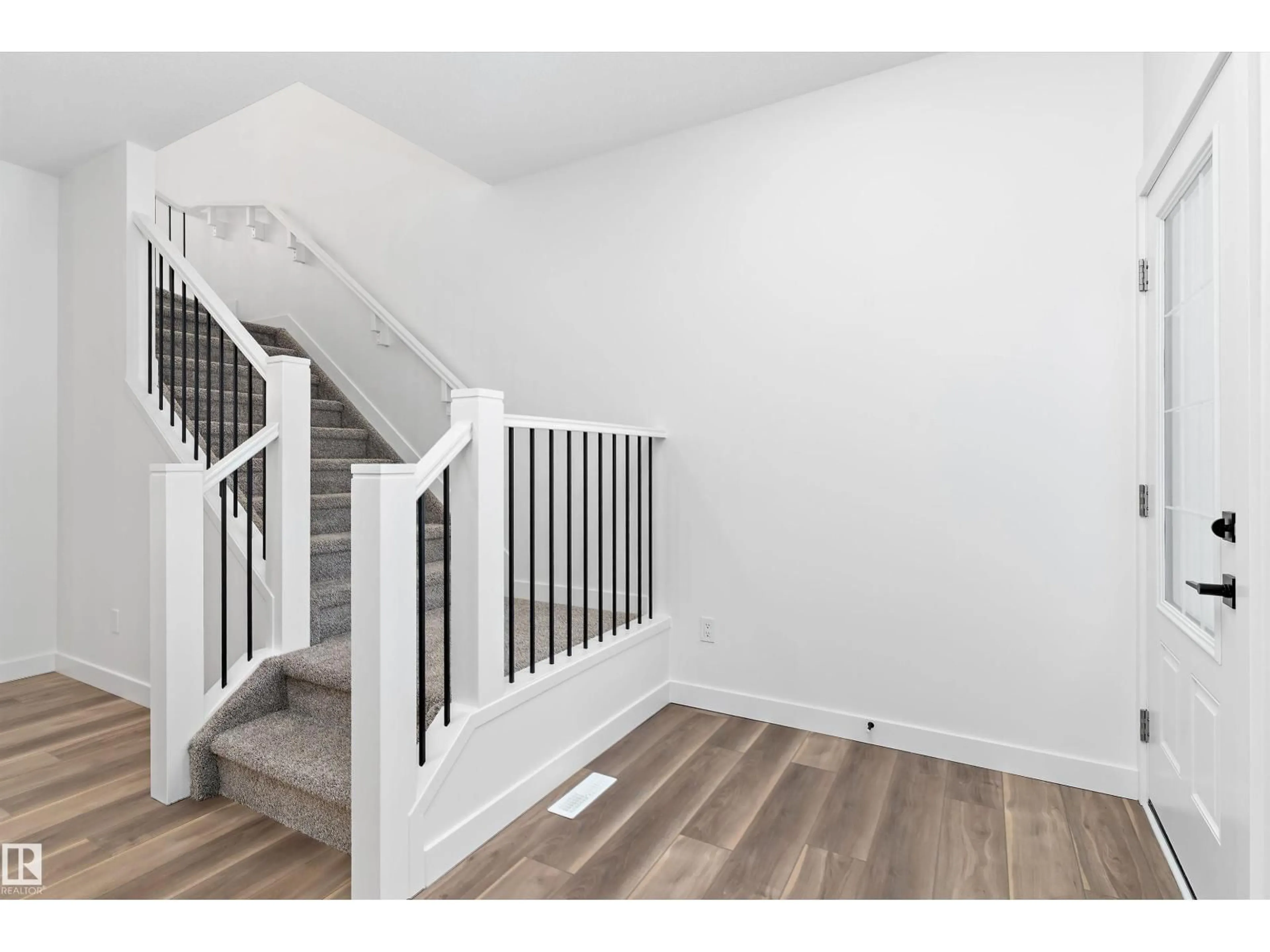 Stairs for 20704 43 AV, Edmonton Alberta T6M3E4