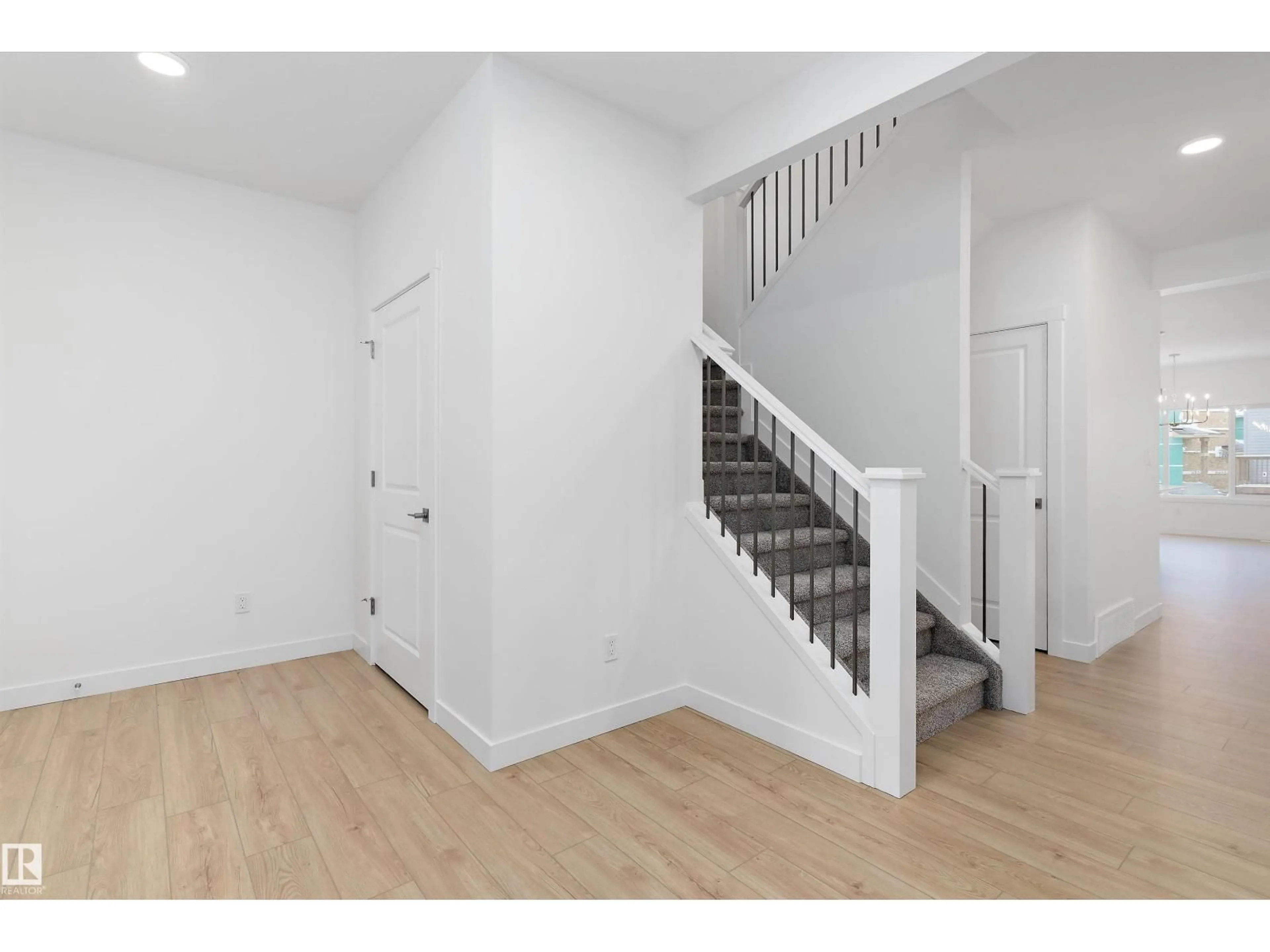 Unknown for NW - 4015 208 ST, Edmonton Alberta T6M3E4