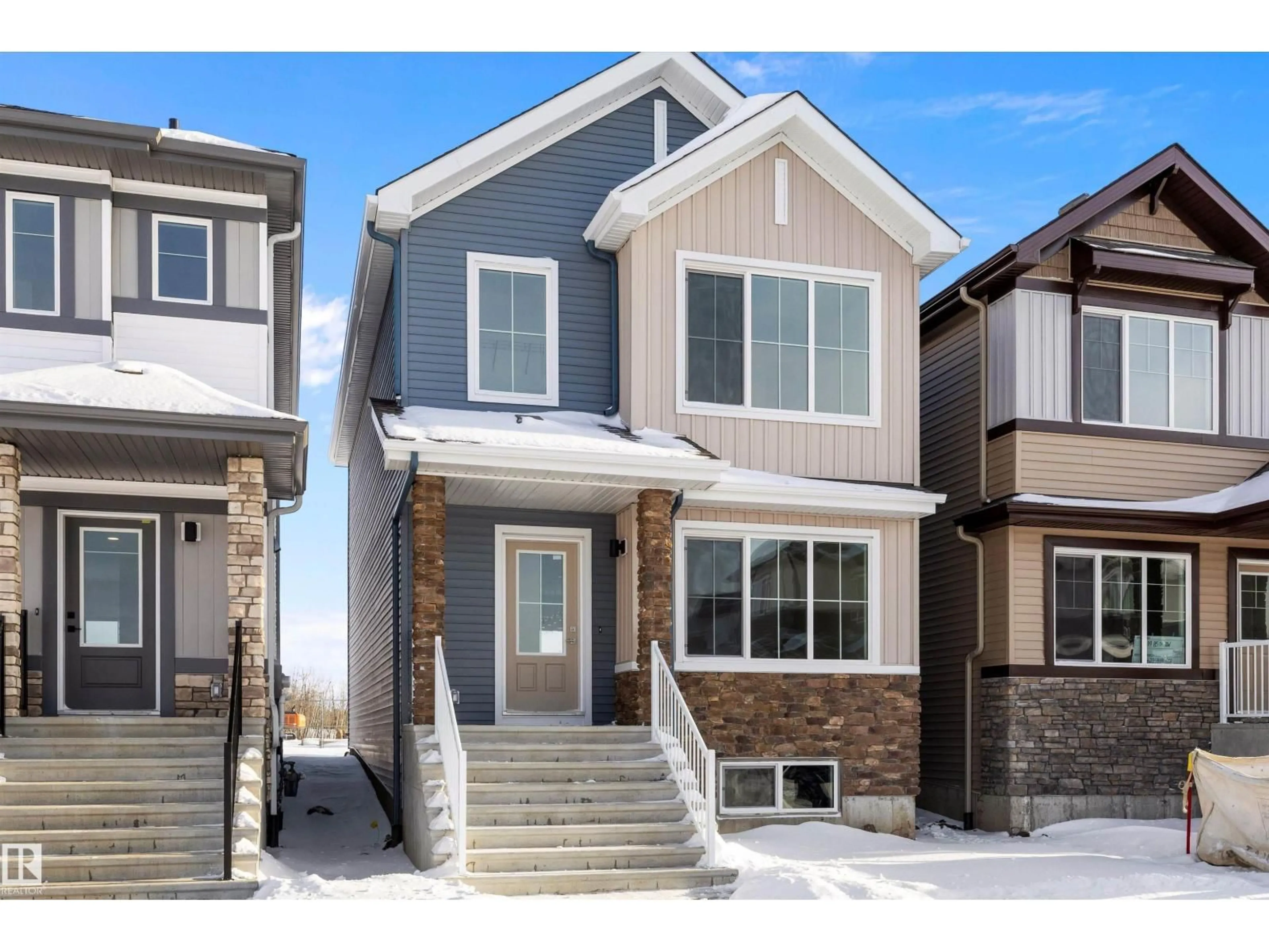 Home with vinyl exterior material, street for NW - 18123 85 ST, Edmonton Alberta T5Z0G6