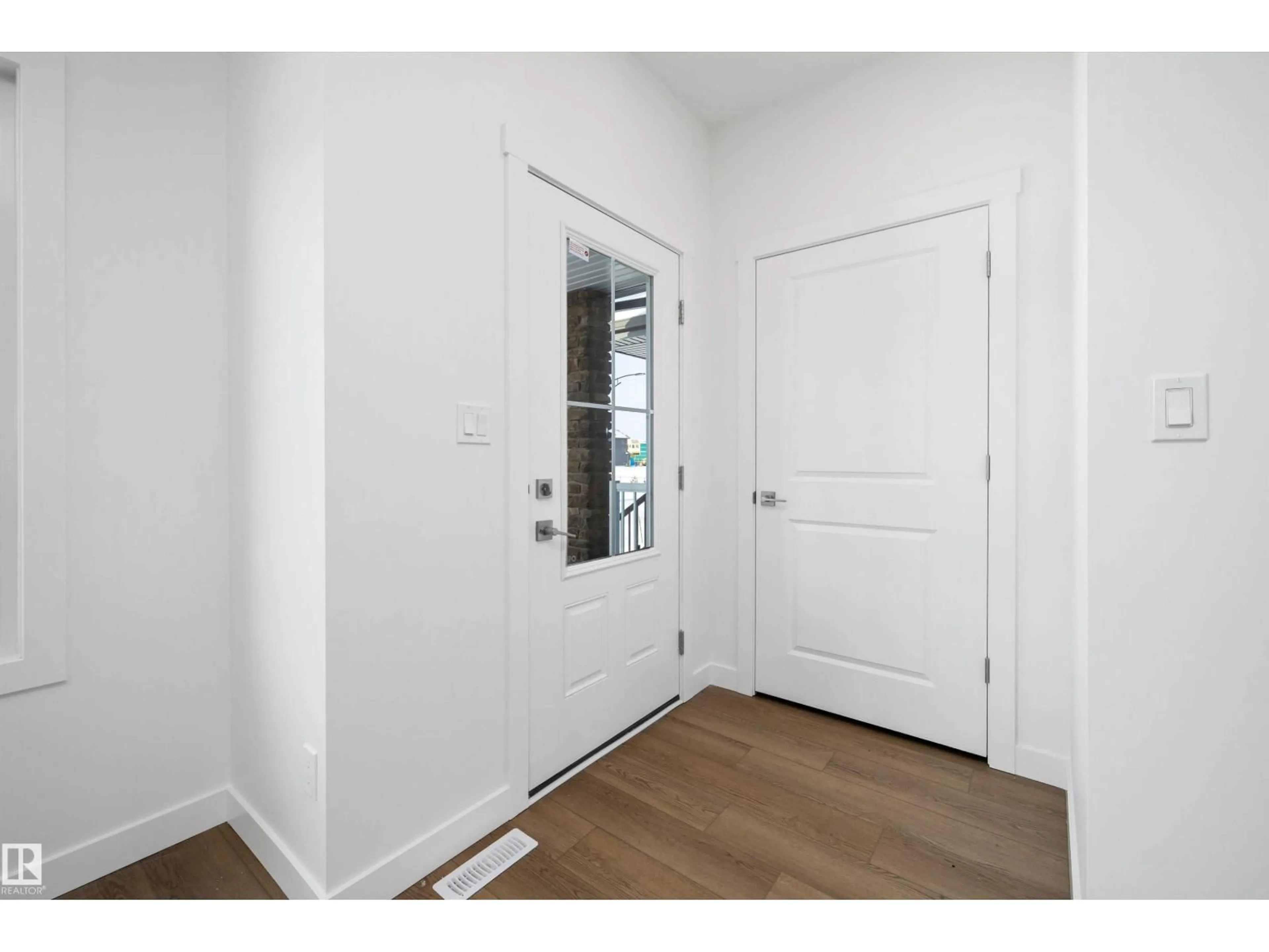 Indoor entryway for NW - 18123 85 ST, Edmonton Alberta T5Z0G6