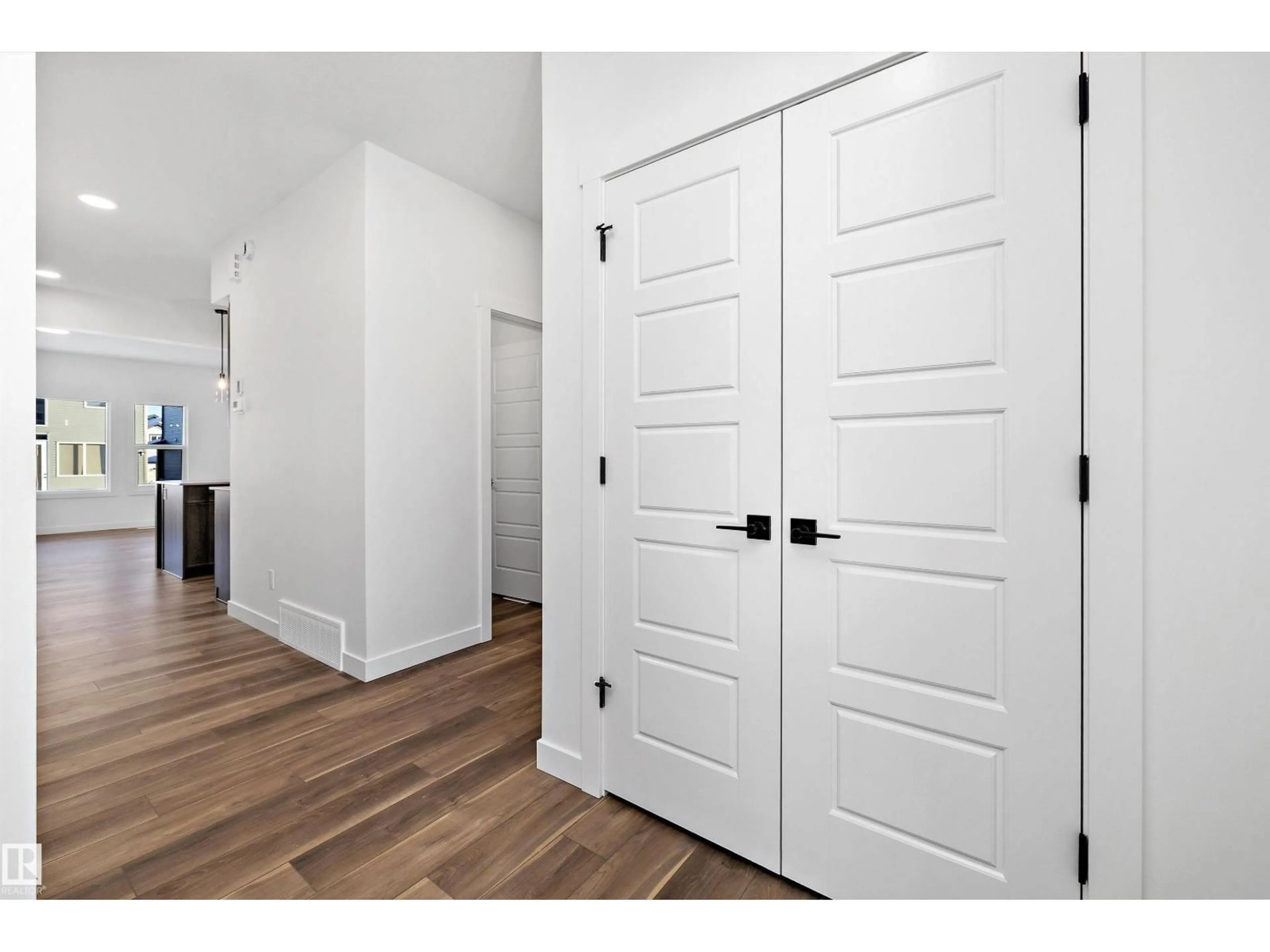 Indoor entryway for NE - 17325 6A ST, Edmonton Alberta T5Y4E8