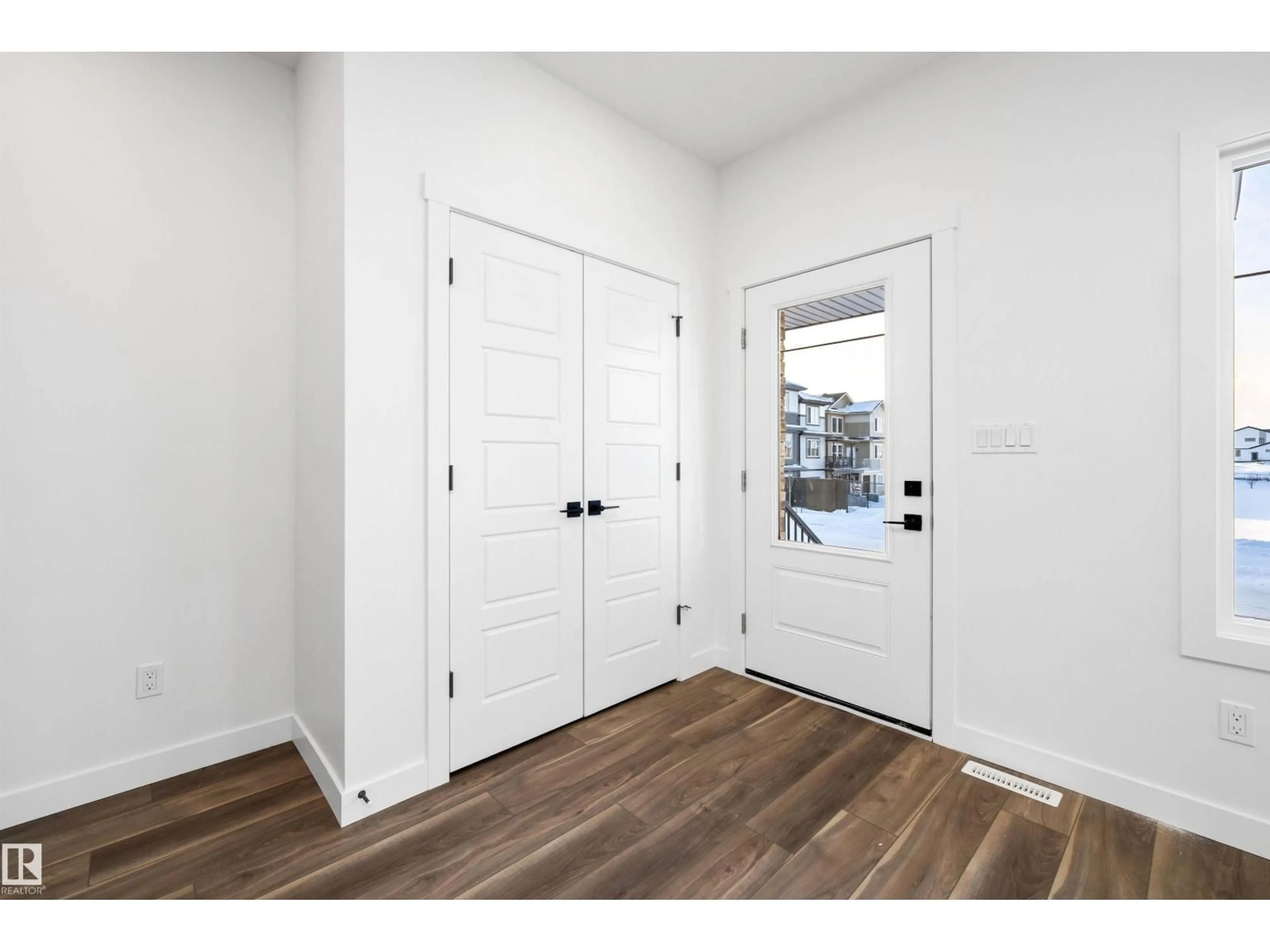 Indoor entryway for NW - 18127 85 ST, Edmonton Alberta T5Z0X1