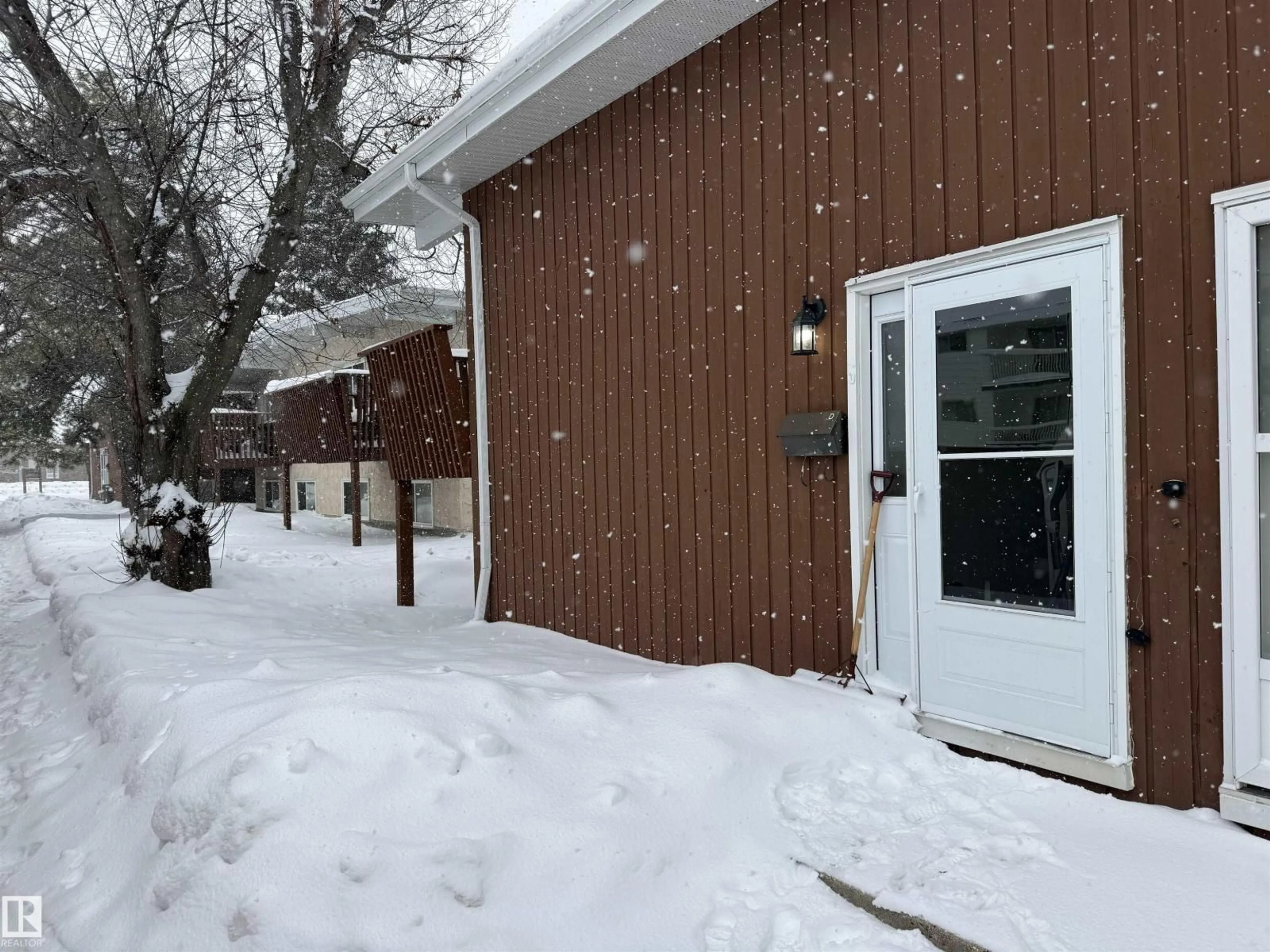 Unknown for D - 8908 144 AV, Edmonton Alberta T5E5V4