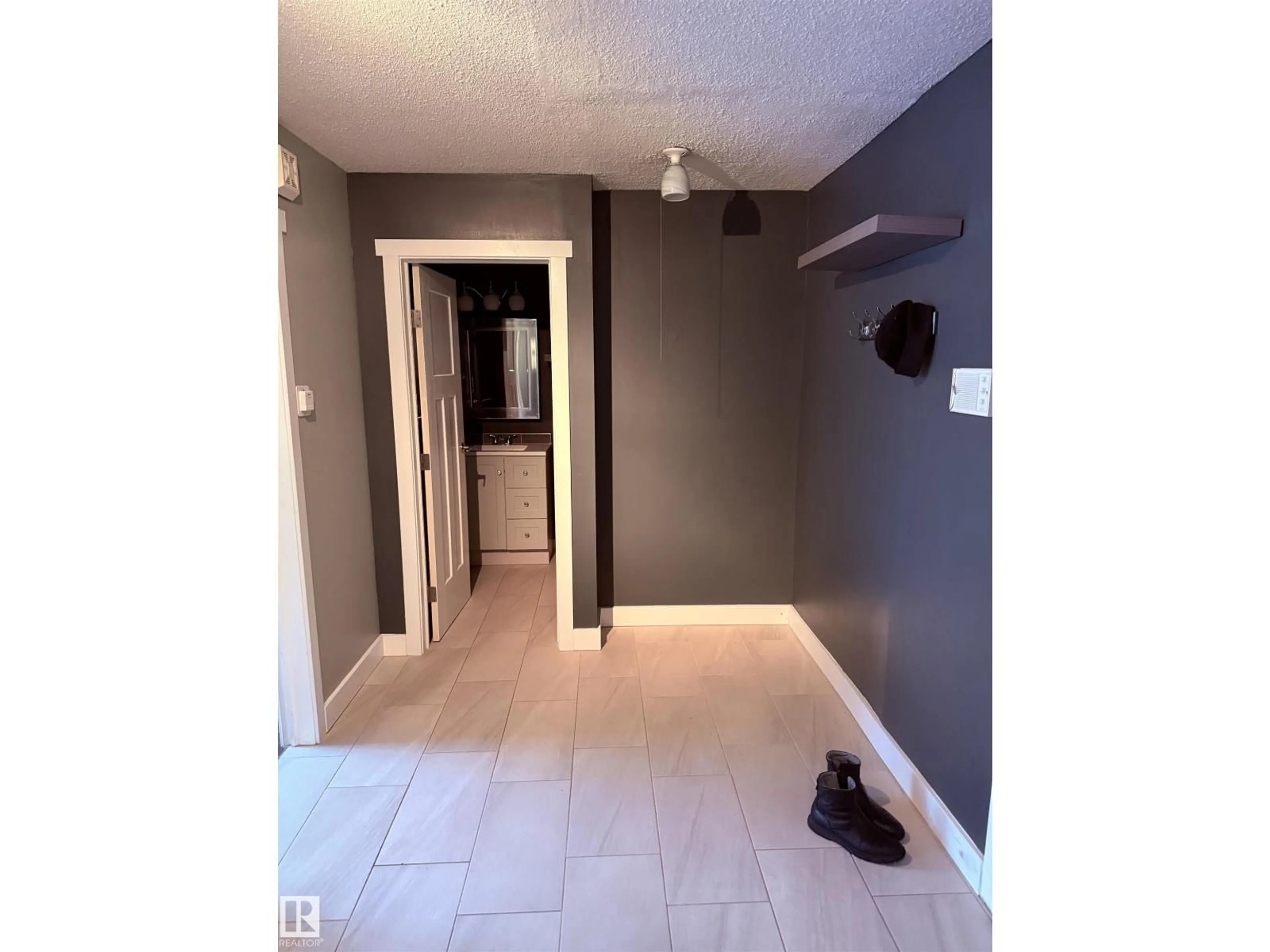 Indoor entryway for #301 - 10606 123 ST, Edmonton Alberta T5N1P2