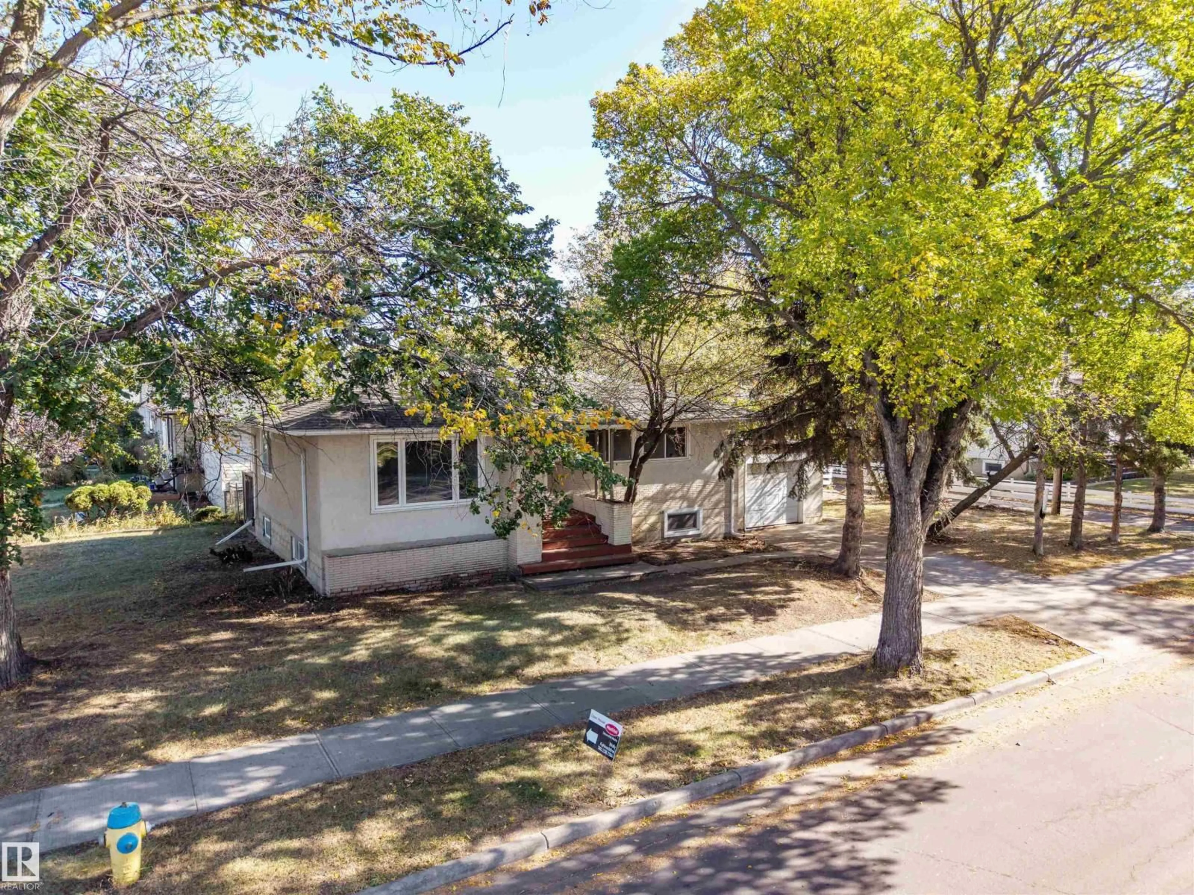 A pic from outside/outdoor area/front of a property/back of a property/a pic from drone, street for NW - 11715 139 ST, Edmonton Alberta T5M1S2