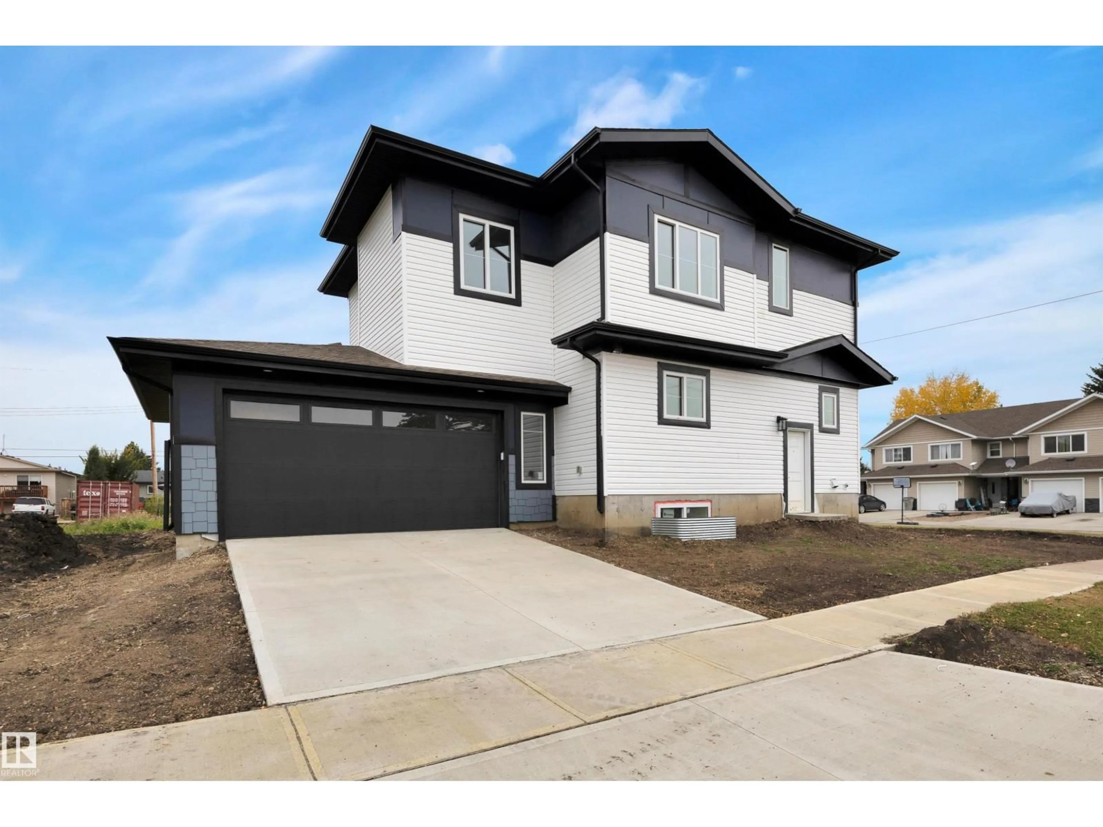 Home with vinyl exterior material, street for 5001 51 AV, Calmar Alberta T0C0V0