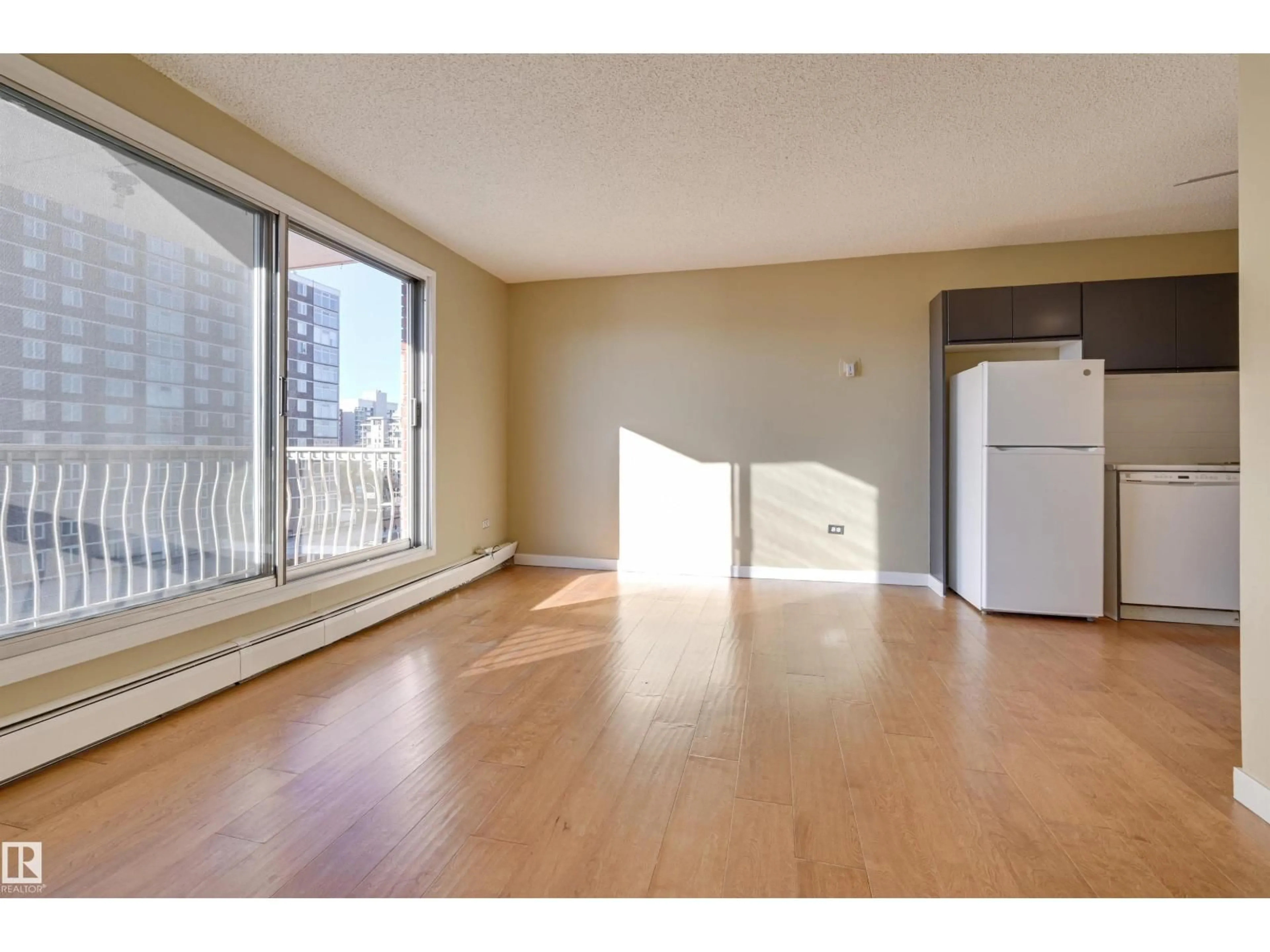 A pic of a room for 10150 - 905 117 ST NW, Edmonton Alberta T5K2J2