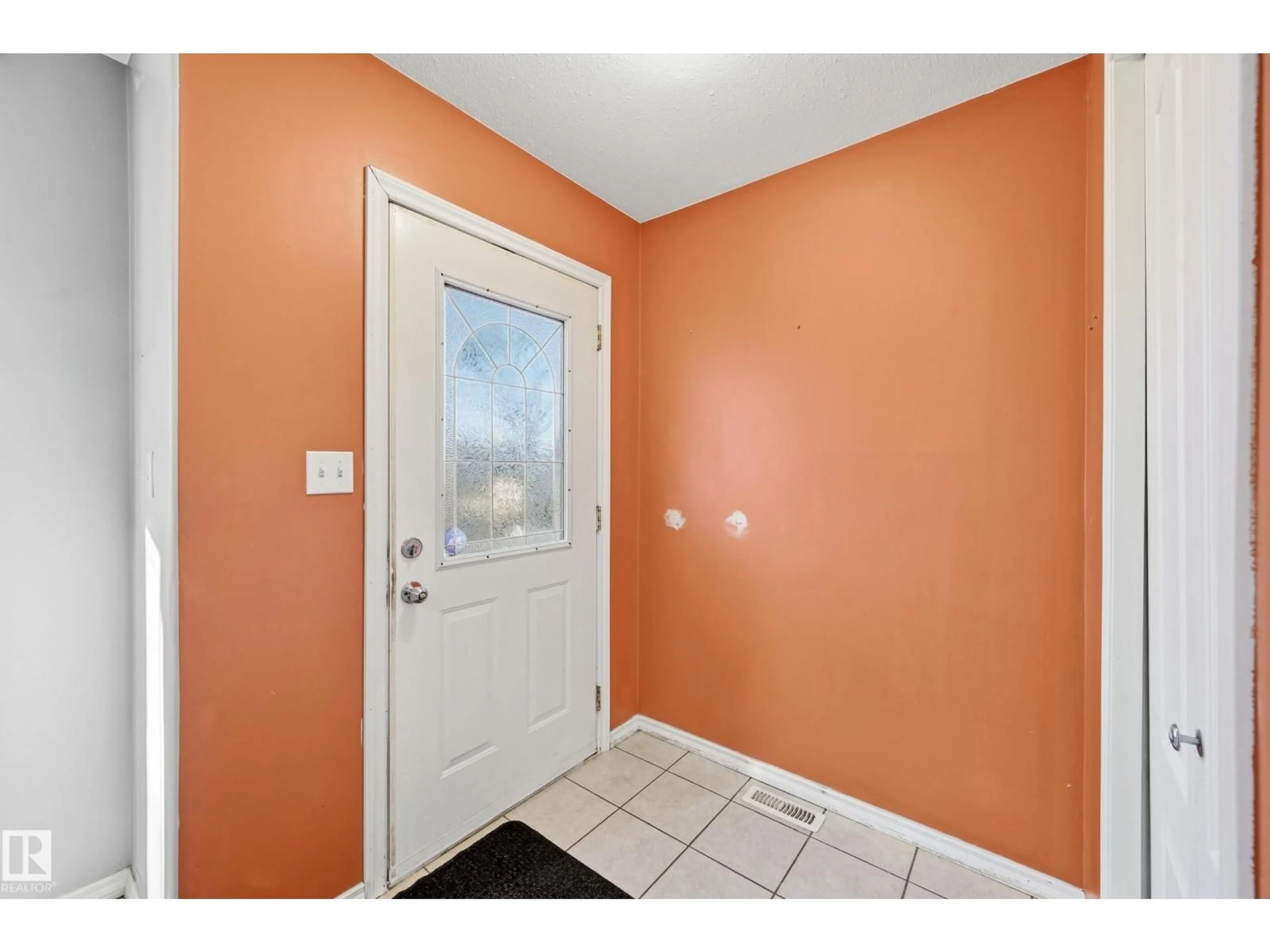 Indoor entryway for NW - 11727 83 ST, Edmonton Alberta T5B2Z1