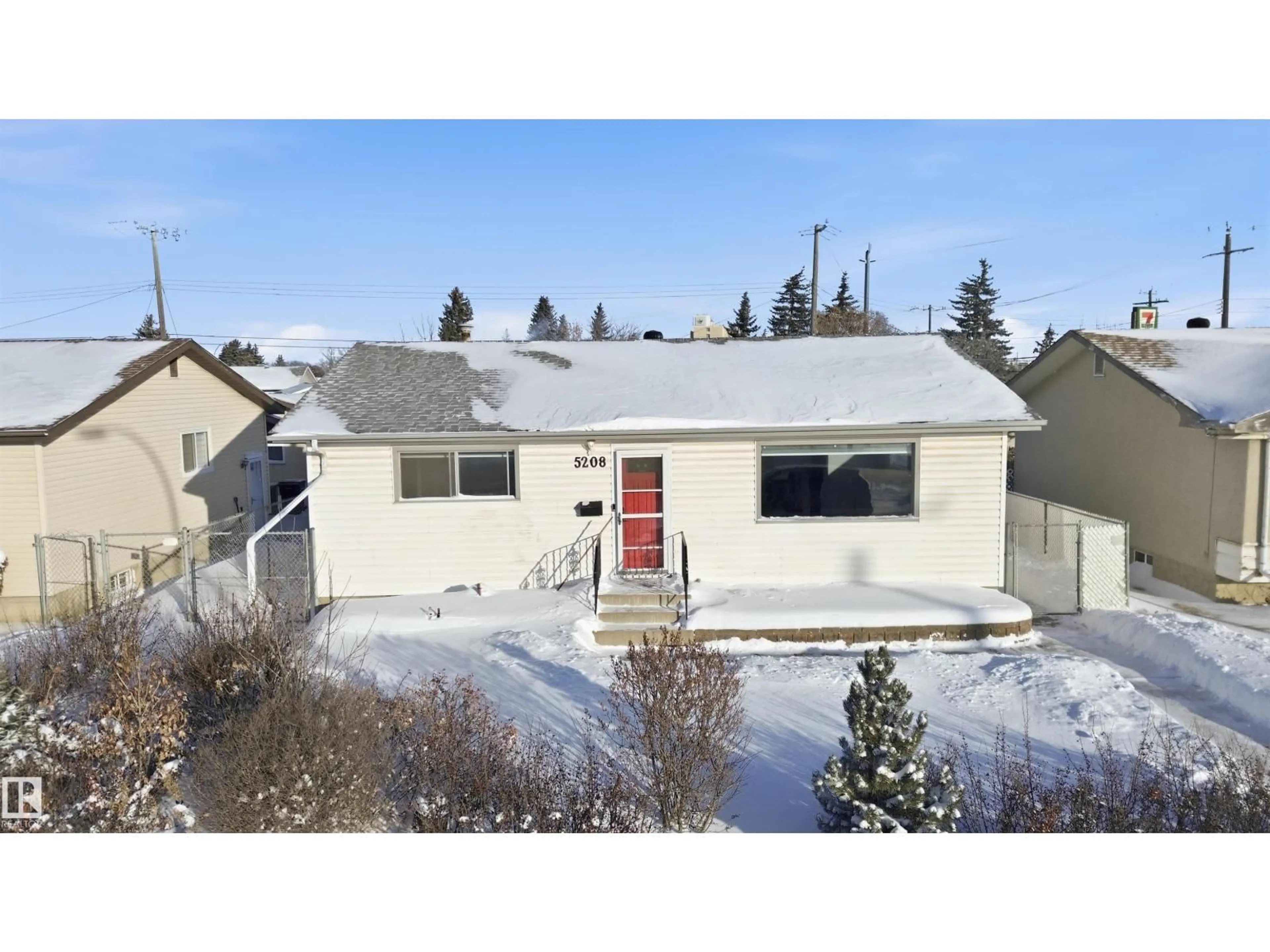 A pic from outside/outdoor area/front of a property/back of a property/a pic from drone, street for NW - 5208 90 AV, Edmonton Alberta T6B0N9