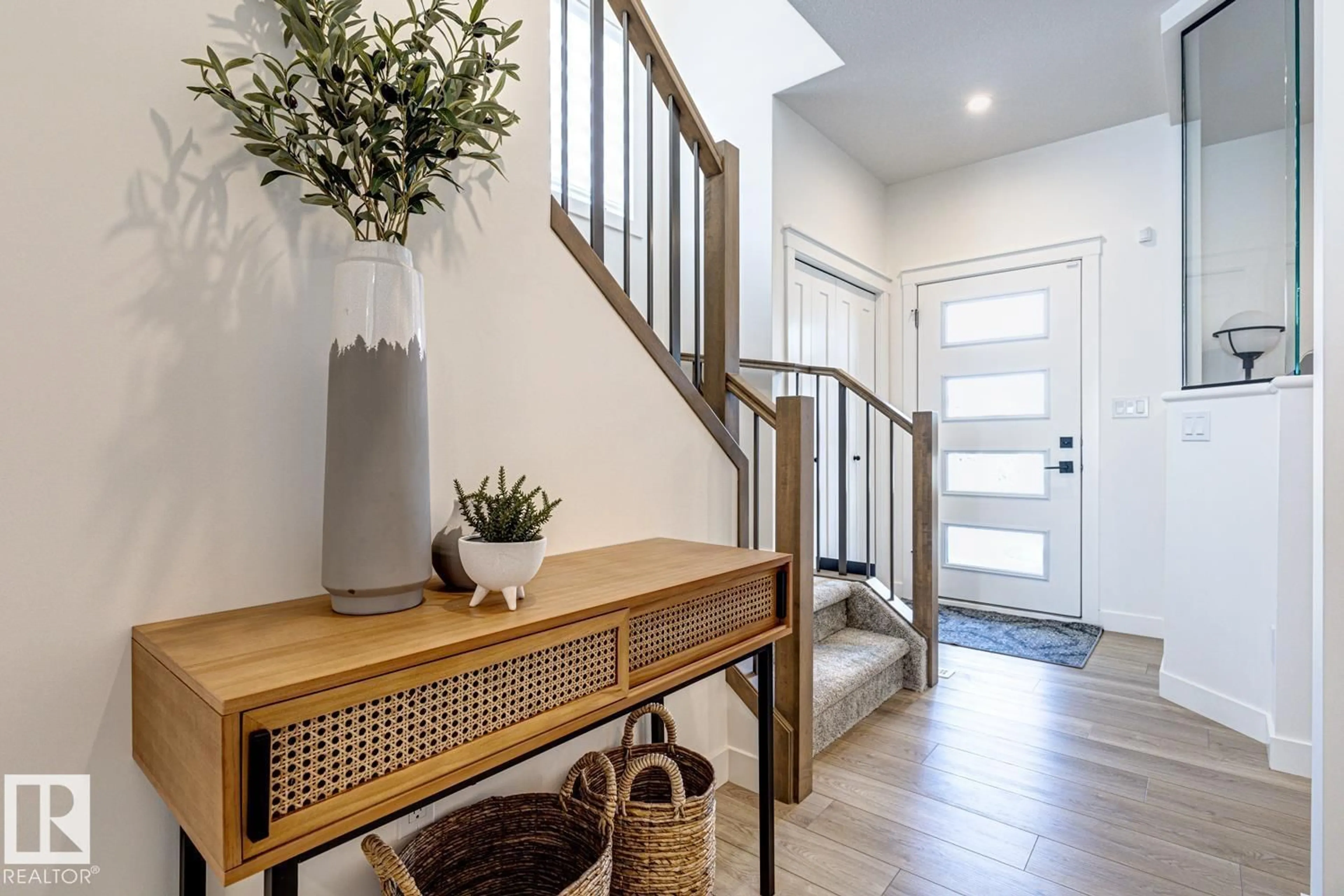 Indoor entryway for 301 JUNIPER CV, Leduc Alberta T9E1S7