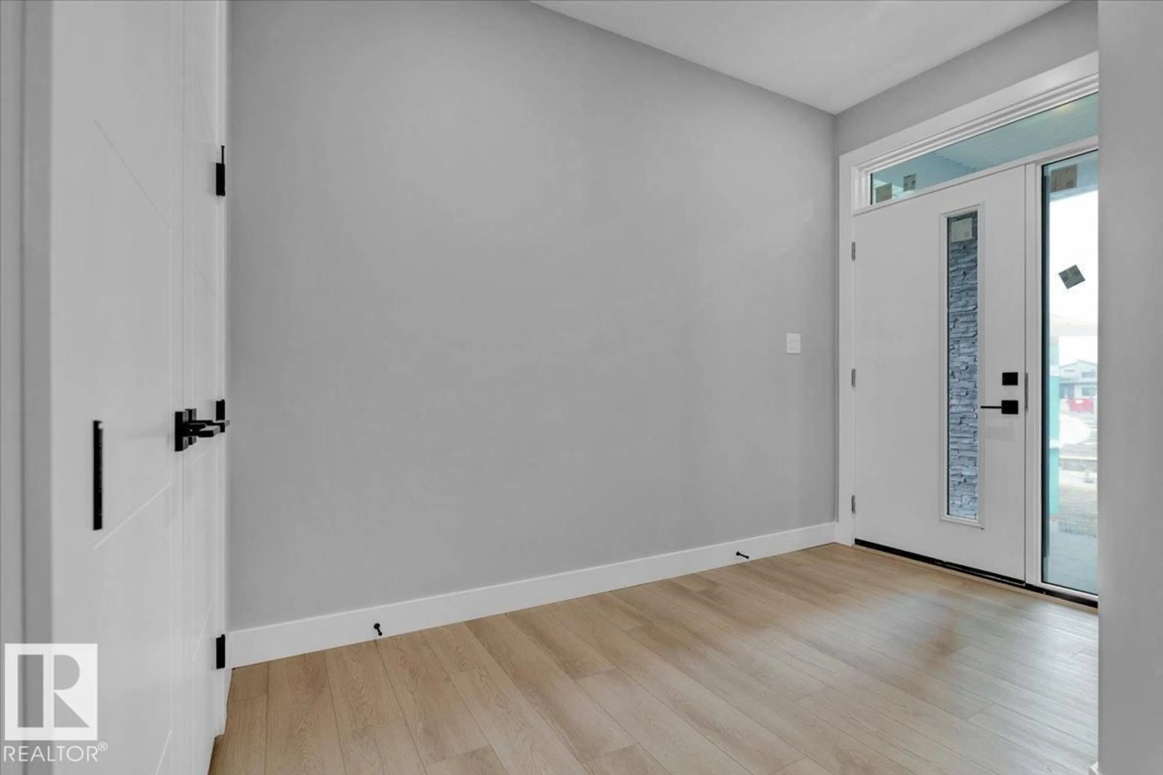 Indoor entryway for 65 BLACKBIRD BEND, Fort Saskatchewan Alberta T8L0G6