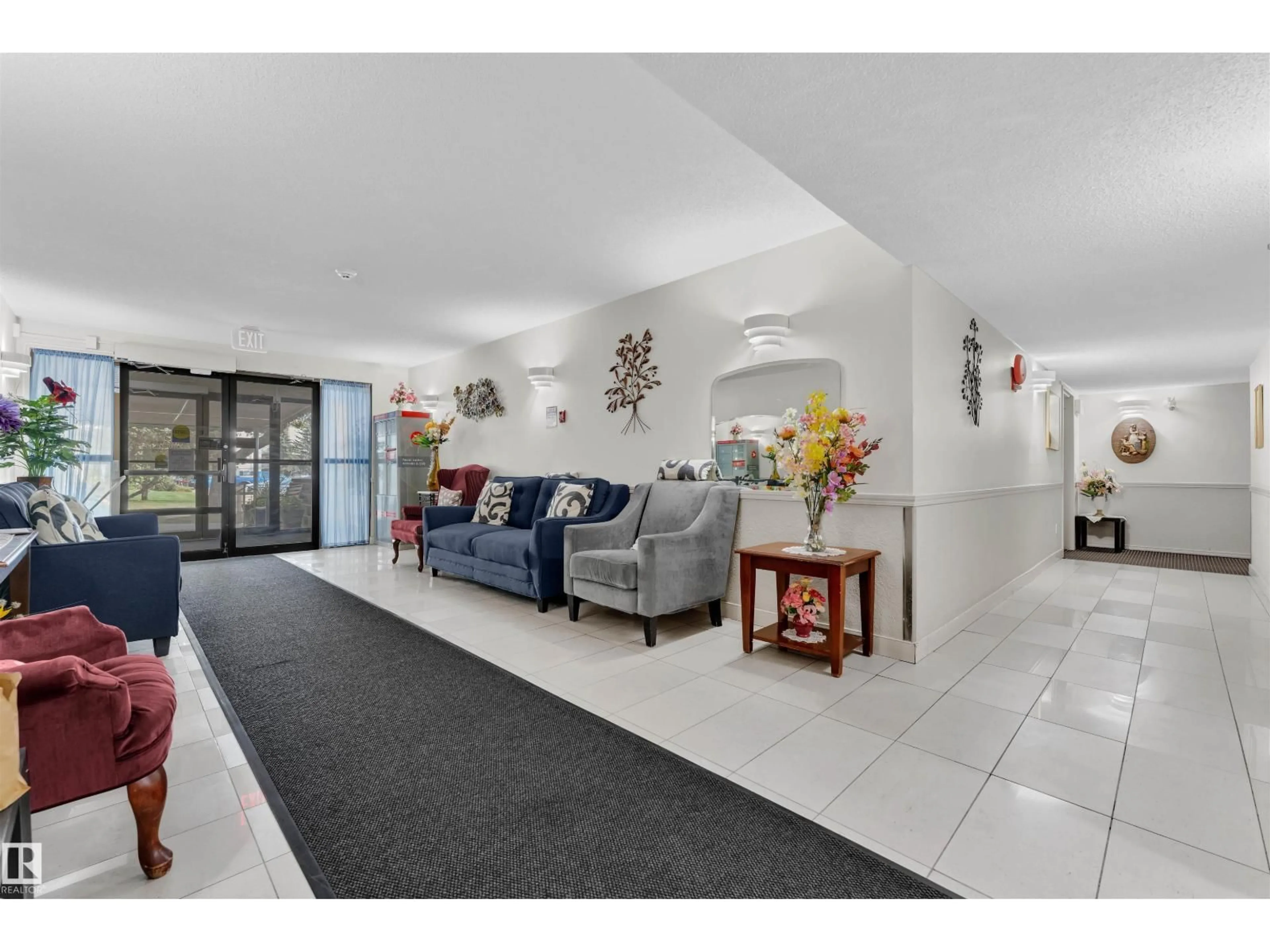 Indoor foyer for #306 - 18020 95 AV, Edmonton Alberta T5T6B2