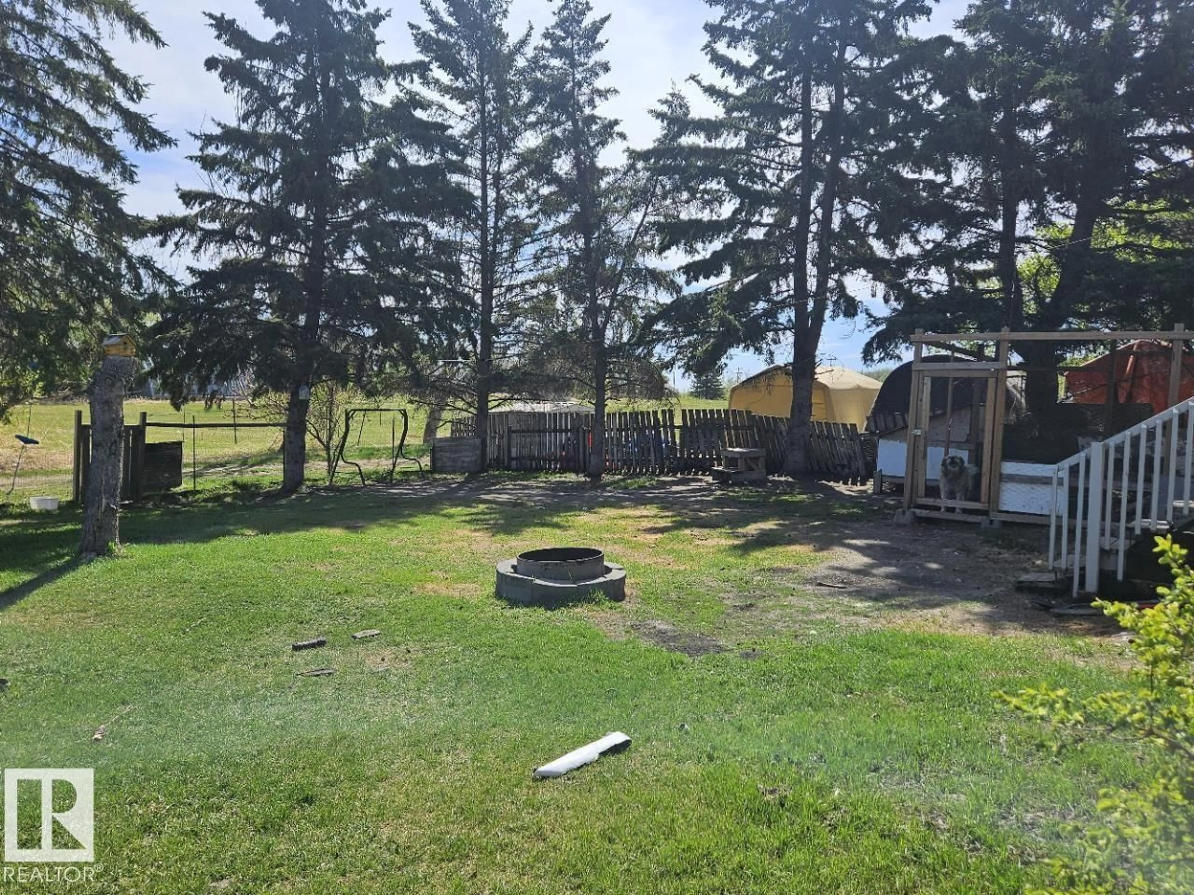 A pic from outside/outdoor area/front of a property/back of a property/a pic from drone, unknown for 5029 50 ST, Innisfree Alberta T0B2G0