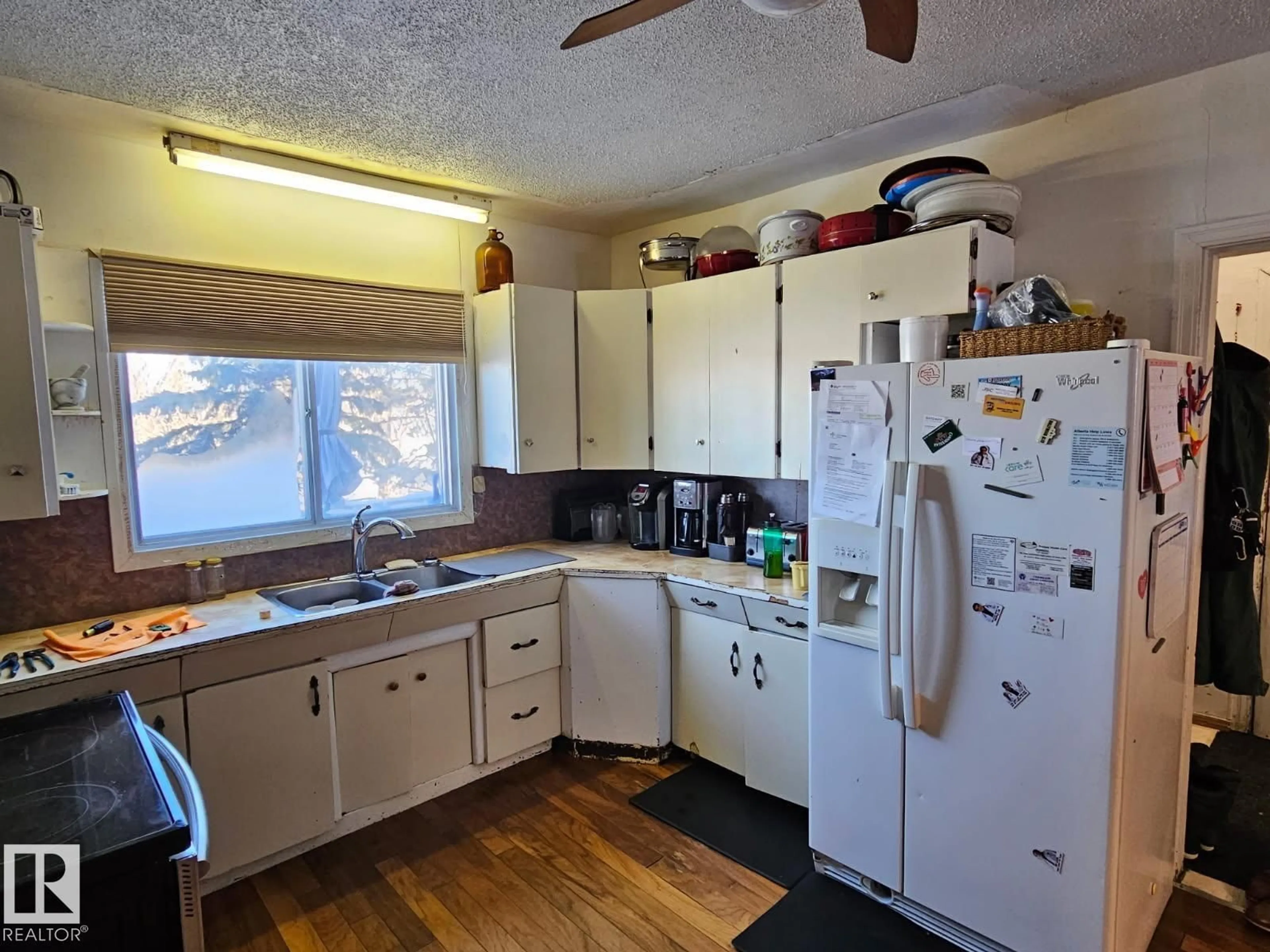 Standard kitchen, unknown for 5029 50 ST, Innisfree Alberta T0B2G0